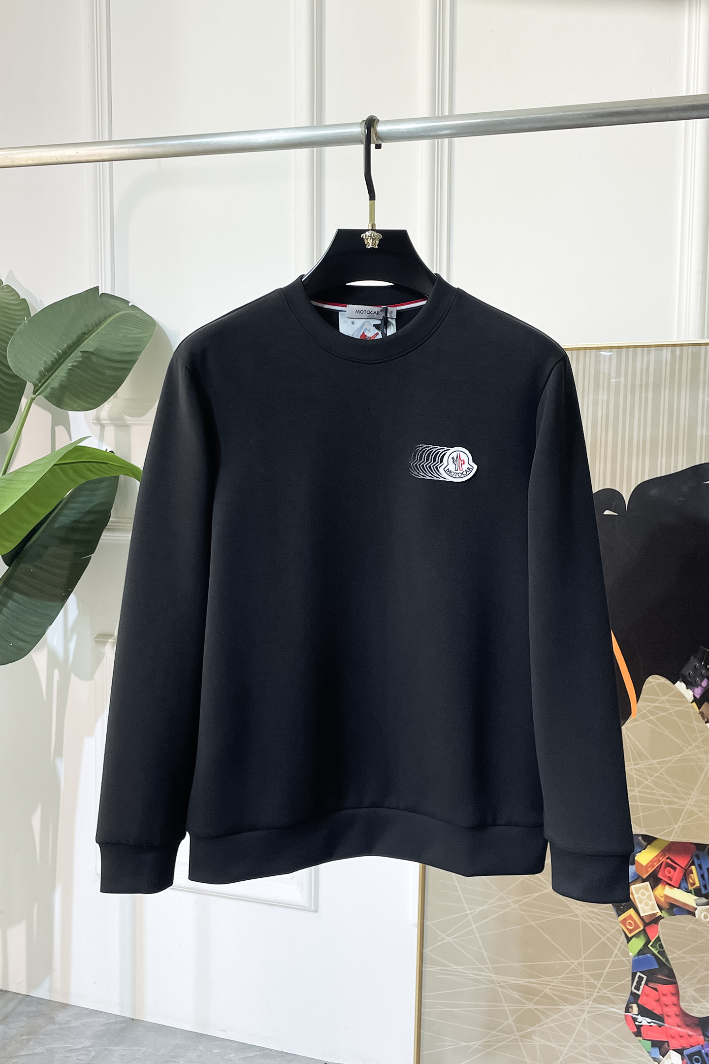 NO:547684,The 2025ss autumn new style, the highest version of the fashionable pullover sweater, a must-have classic work every year. It is favored and praised by major stars. It is selected with high-end European cotton blend fabrics, heavy craftsmanship production, original hardware and auxiliary material logo design, soft and smooth, and dense texture!  Fashionable and stylish upper body!  One of the impeccable must-choose styles for autumn!  M-3XL, Moncler, hoodie, sweatshirts, alexander wang19860909蒙口 - 2025ss秋季大爆新款,最高版本时尚套头卫衣、每年必出的经典之作.受各大明星的青睐推崇,精选高端欧棉混纺面料,重工艺制作,原版五金辅料logo设计,柔软顺滑,质地密实！上身时尚有型！秋季无可挑剔必选款式之一！M-3XL,,Moncler,hoodie,sweatshirts,alexander wang,Men's clothing