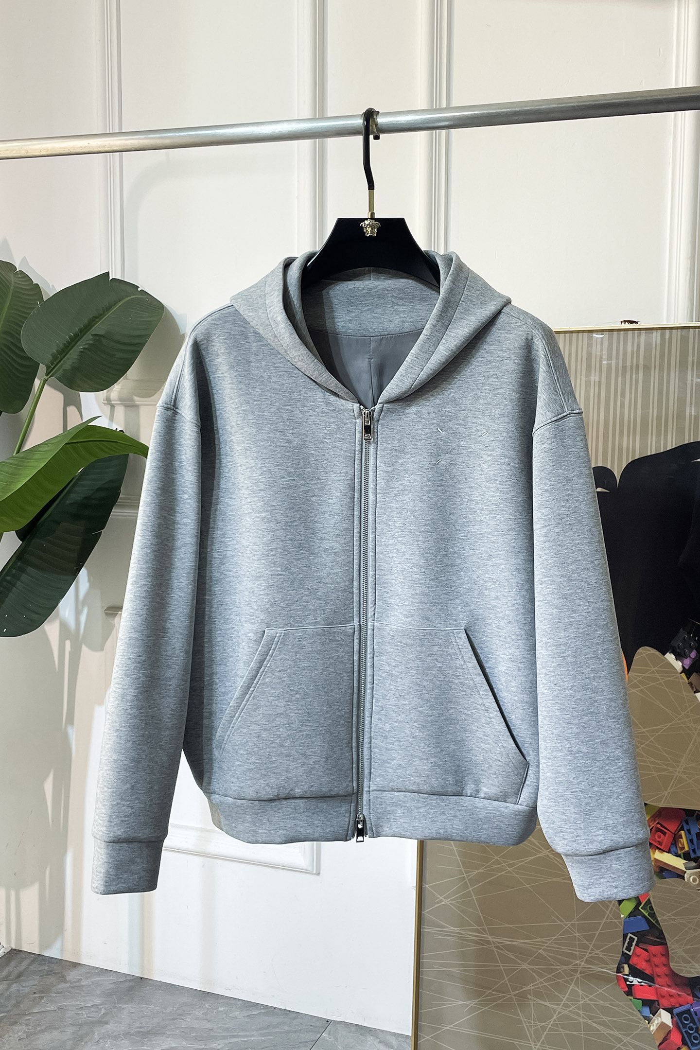 NO:547732,Majila - 2025ss autumn and winter boutique jackets, customized high-quality polyester fabric!  Top-level fashion brand elements logo design, complete with three standards!  The original hardware and accessories have smooth lines and exquisite craftsmanship, excellent upper body style, comfortable fabric, windproof and warm, and casual matching are very fashionable, handsome, casual and fashionable men's must-have!  Size M-3XL can wear up to 190 catties!  ,,masion margiela,jackets & coats,jackets & coats,alexander wang19860909马吉拉 - 2025ss秋冬大爆款精品夹克外套,定制高品质聚酯纤维面料！顶级时尚大牌元素logo设计,三标齐全！原版五金辅料,线条流畅,工艺精致,上身版型超赞,面料舒适,挡风保暖,随意搭配都非常时尚帅气休闲时尚男仕必备款哦！尺码M-3XL 最大可穿190斤！,,masion margiela,jackets & coats,jackets & coats,alexander wang,Men's clothing