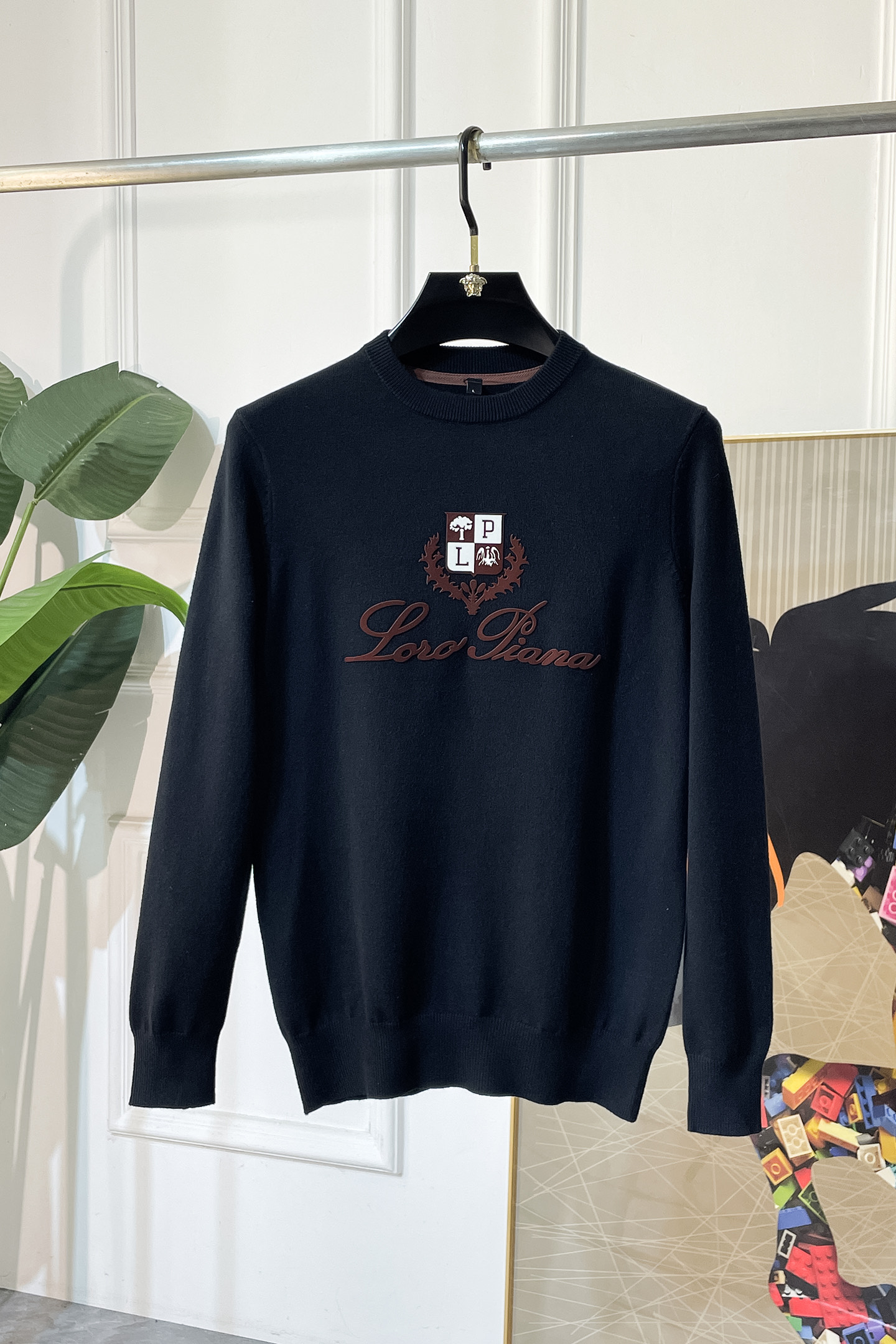 NO:550647,Lp Nuoyou - 2025ss autumn and winter big hit official website, the same sweater, the latest autumn and winter style!  High-quality imported Italian wool fabric, high-density knitted, versatile sweaters, and shirts underwear are all very handsome!  Logo logo!  It is more durable and less likely to deform. It has excellent styles and can be easily held in all styles. It also needs to be collected for the fabrics!  The classic fashion decorations that are sought after every year have become popular all over the world!  Code number M-4XL, loro piana, sweaters, shirts, alexander wang19860909Lp诺悠 - 2025ss秋冬季大爆款官网同款毛衣,秋冬最新款！高品质意大利进口羊毛面料,高密度针织,百搭毛衣,内搭衬衫都帅气十足！Logo标志！更耐穿更加不易变形,版型极好,各种风格都能轻松HOLD住,冲着版型面料也要收的类型！年年被追捧的经典时尚装饰已经风靡全球！码数M-4XL,,loro piana,sweaters,shirts,alexander wang,Men's clothing