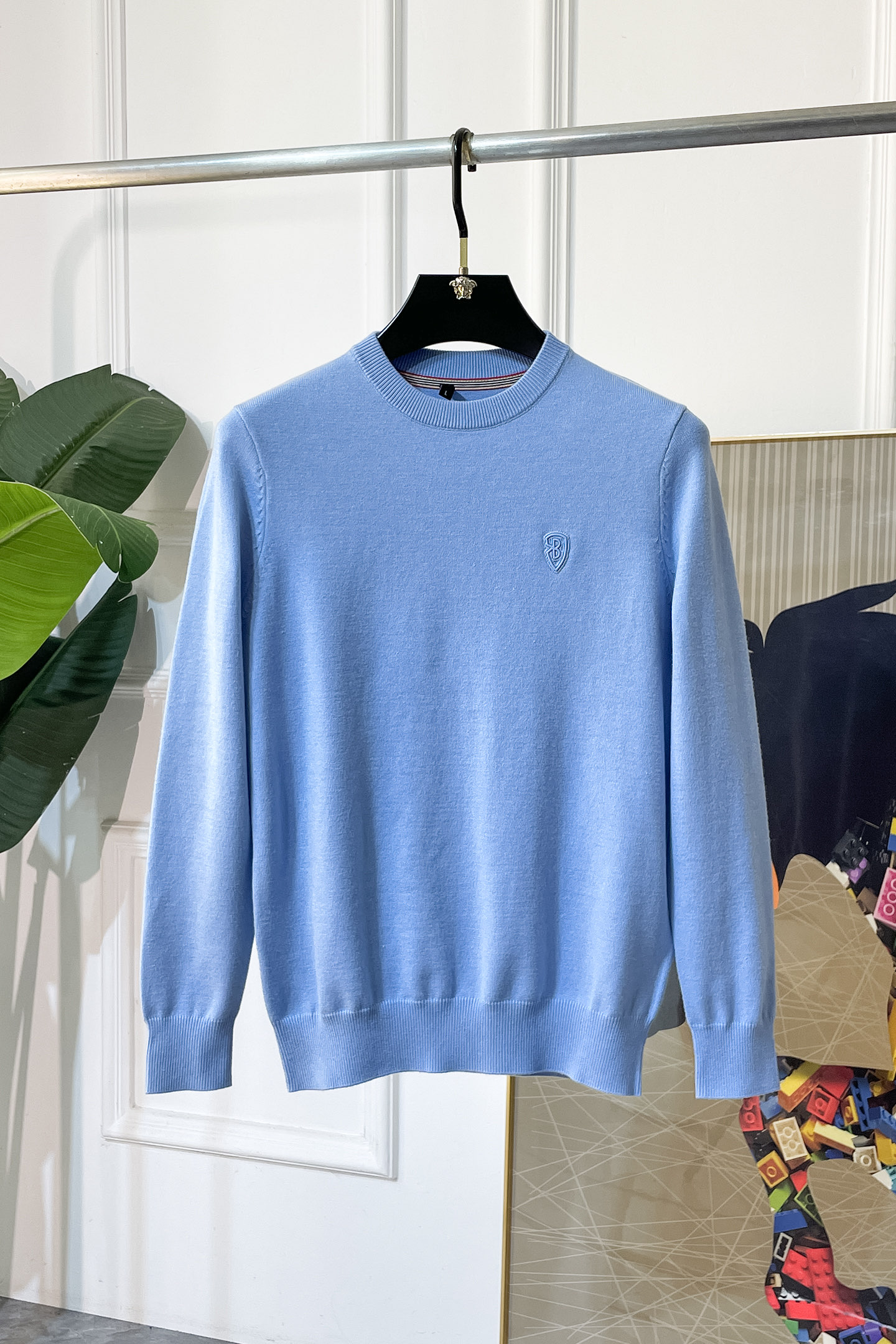 NO:568625,Burberry - 2025ss autumn and winter big hit official website same style sweater, the latest autumn and winter style!  High-quality wool fabric imported from Italy, high-density knitting, versatile sweaters and shirts are all very handsome!  Logo!  It is more durable and less prone to deformation. It has an excellent fit and can be easily held in various styles. It is also a type that needs to be adjusted according to the fit of the fabric!  The classic fashion decoration that is sought after every year has become popular all over the world!  Size M-4XL,,burberry,sweaters,shirts,alexander wang19860909巴宝莉 - 2025ss秋冬季大爆款官网同款毛衣,秋冬最新款！高品质意大利进口羊毛面料,高密度针织,百搭毛衣,内搭衬衫都帅气十足！Logo标志！更耐穿更加不易变形,版型极好,各种风格都能轻松HOLD住,冲着版型面料也要收的类型！年年被追捧的经典时尚装饰已经风靡全球！码数M-4XL,,burberry,sweaters,shirts,alexander wang,Men's clothing