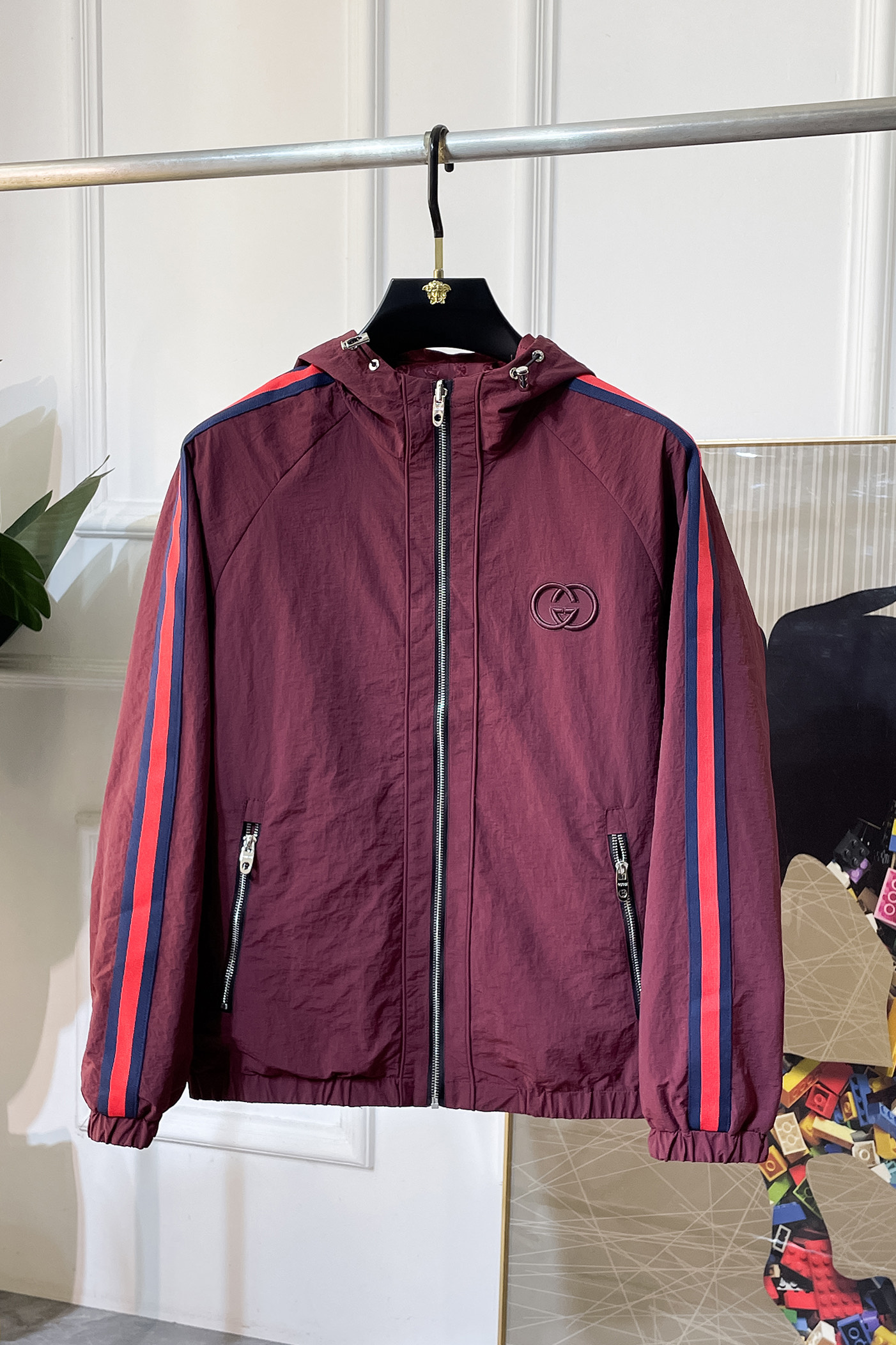 NO:564956,Gucci - ss autumn and winter hot style double-sided jacket, customized with high-quality polyester fiber fabric!  Logo design with top fashion big-name elements, complete with three standards!  Original hardware accessories, smooth lines, exquisite craftsmanship, awesome upper body shape, comfortable fabrics, windproof and warm, it is very fashionable, handsome and a must-have for casual and fashionable men with any combination!  Sizes M-3XL can fit up to 190 pounds!  ,,jackets & coats,jackets & coats,alexander wang19860909古奇- ss秋冬大爆款精品双面穿夹克外套,定制高品质聚酯纤维面料！顶级时尚大牌元素logo设计,三标齐全！原版五金辅料,线条流畅,工艺精致,上身版型超赞,面料舒适,挡风保暖,随意搭配都非常时尚帅气休闲时尚男仕必备款哦！尺码M-3XL 最大可穿190斤！,,jackets & coats,jackets & coats,alexander wang,Men's clothing