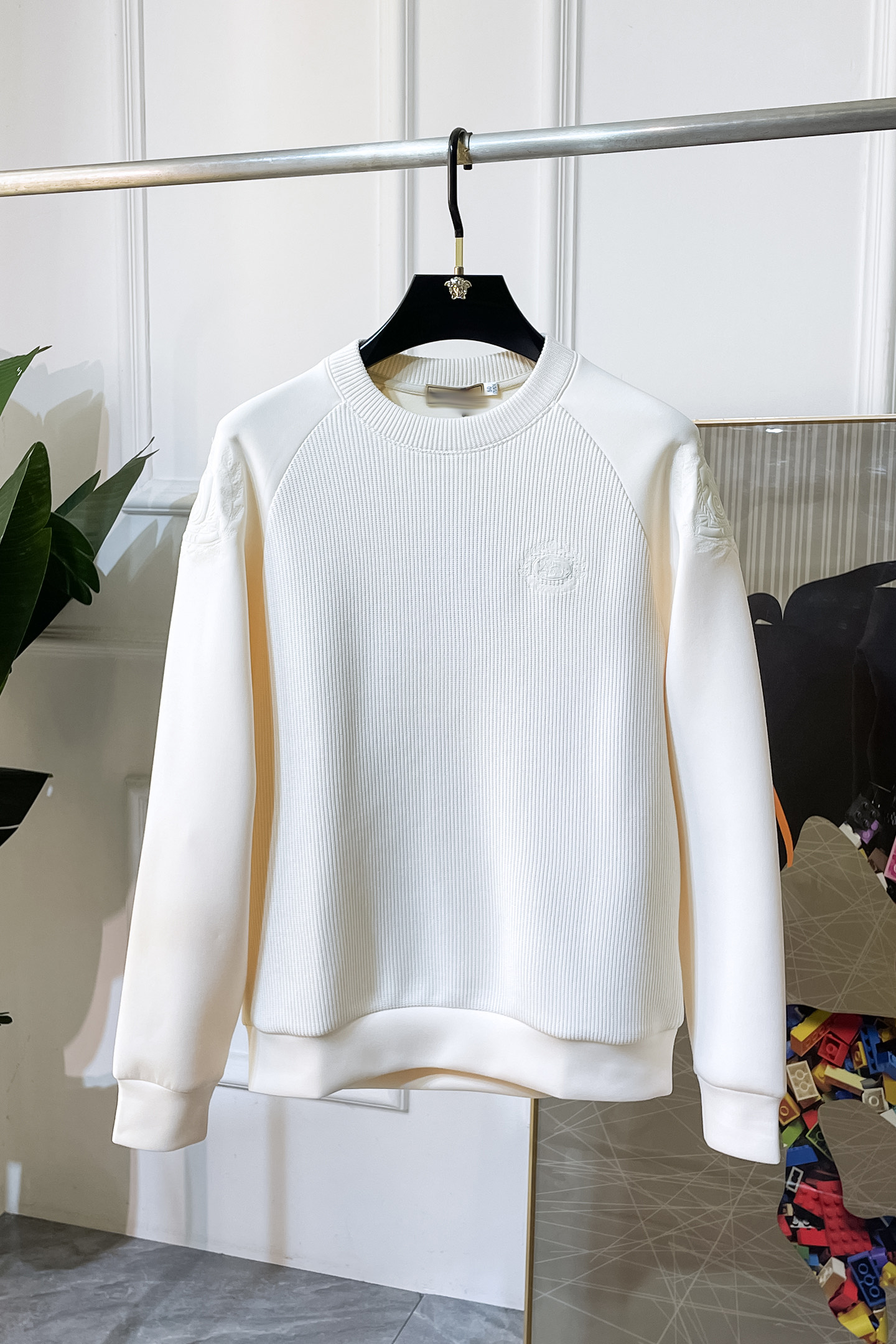 NO:564906,Burberry - 2025ss autumn hot new style, the highest version of fashionable pullover sweatshirt, a classic that must be released every year. Favored and respected by major stars, it uses high-end European cotton blended fabrics, heavy craftsmanship, original hardware accessories and logo design, soft and smooth, and dense texture!  Stylish upper body!  One of the impeccable must-have styles for autumn!  M-3XL,,burberry,hoodie,sweatshirts,alexander wang19860909巴宝莉 - 2025ss秋季大爆新款,最高版本时尚套头卫衣、每年必出的经典之作.受各大明星的青睐推崇,精选高端欧棉混纺面料,重工艺制作,原版五金辅料logo设计,柔软顺滑,质地密实！上身时尚有型！秋季无可挑剔必选款式之一！M-3XL,,burberry,hoodie,sweatshirts,alexander wang,Men's clothing