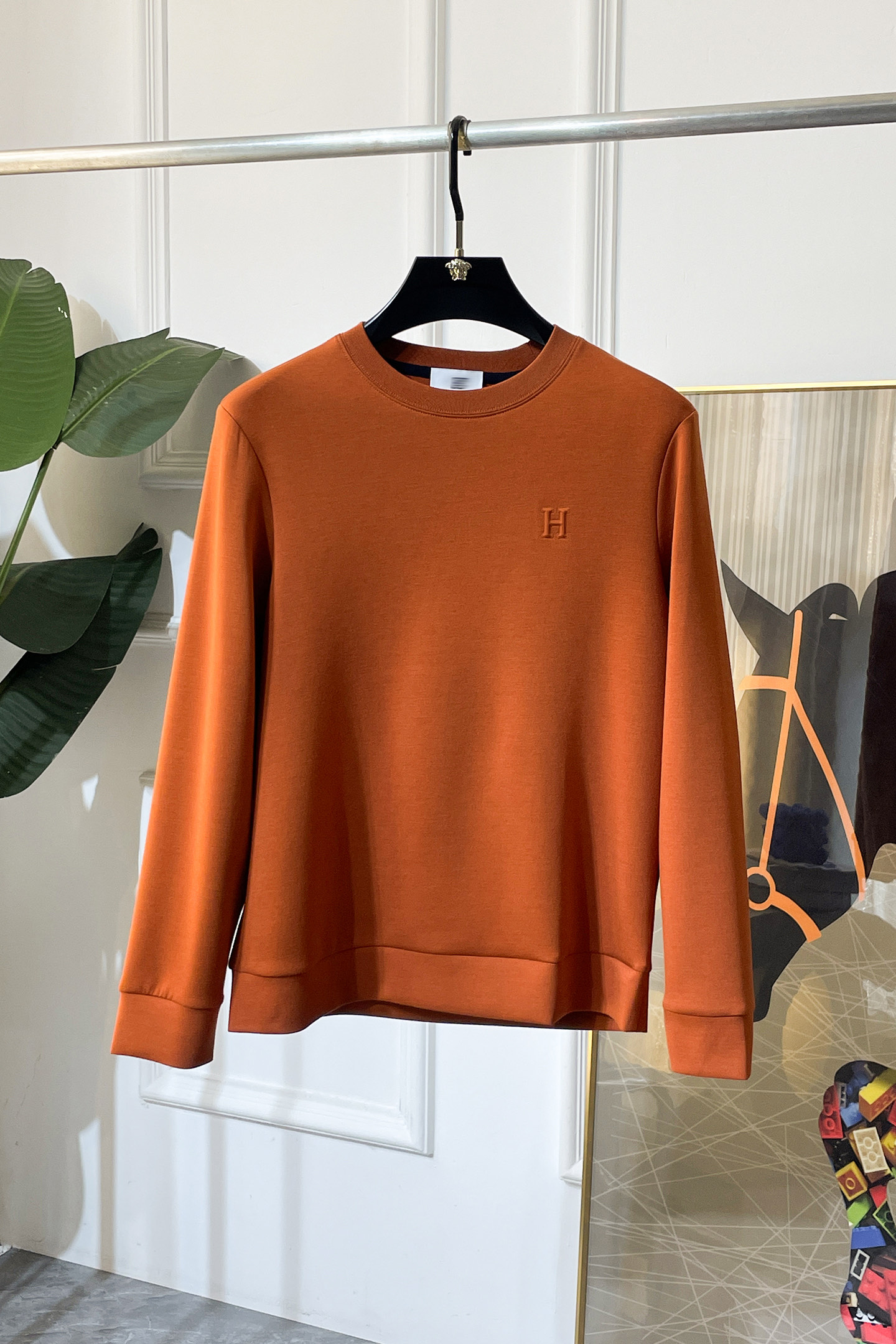 NO:573660,Hermès - 2025ss autumn hot new model, the highest version of fashionable pullover sweatshirt and T-shirt, a classic that must be released every year. Favored and respected by major stars, it selects high-end European cotton blended fabrics, made with heavy craftsmanship, original hardware accessories logo design, soft and smooth, and dense texture!  Stylish upper body!  One of the impeccable must-have styles for autumn!  M-3XL,,hermes,hoodie,sweatshirts,tees,t-shirt,alexander wang19860909爱玛仕 - 2025ss秋季大爆新款,最高版本时尚套头卫衣T恤、每年必出的经典之作.受各大明星的青睐推崇,精选高端欧棉混纺面料,重工艺制作,原版五金辅料logo设计,柔软顺滑,质地密实！上身时尚有型！秋季无可挑剔必选款式之一！M-3XL,,hermes,hoodie,sweatshirts,tees，t-shirt,alexander wang,Men's clothing