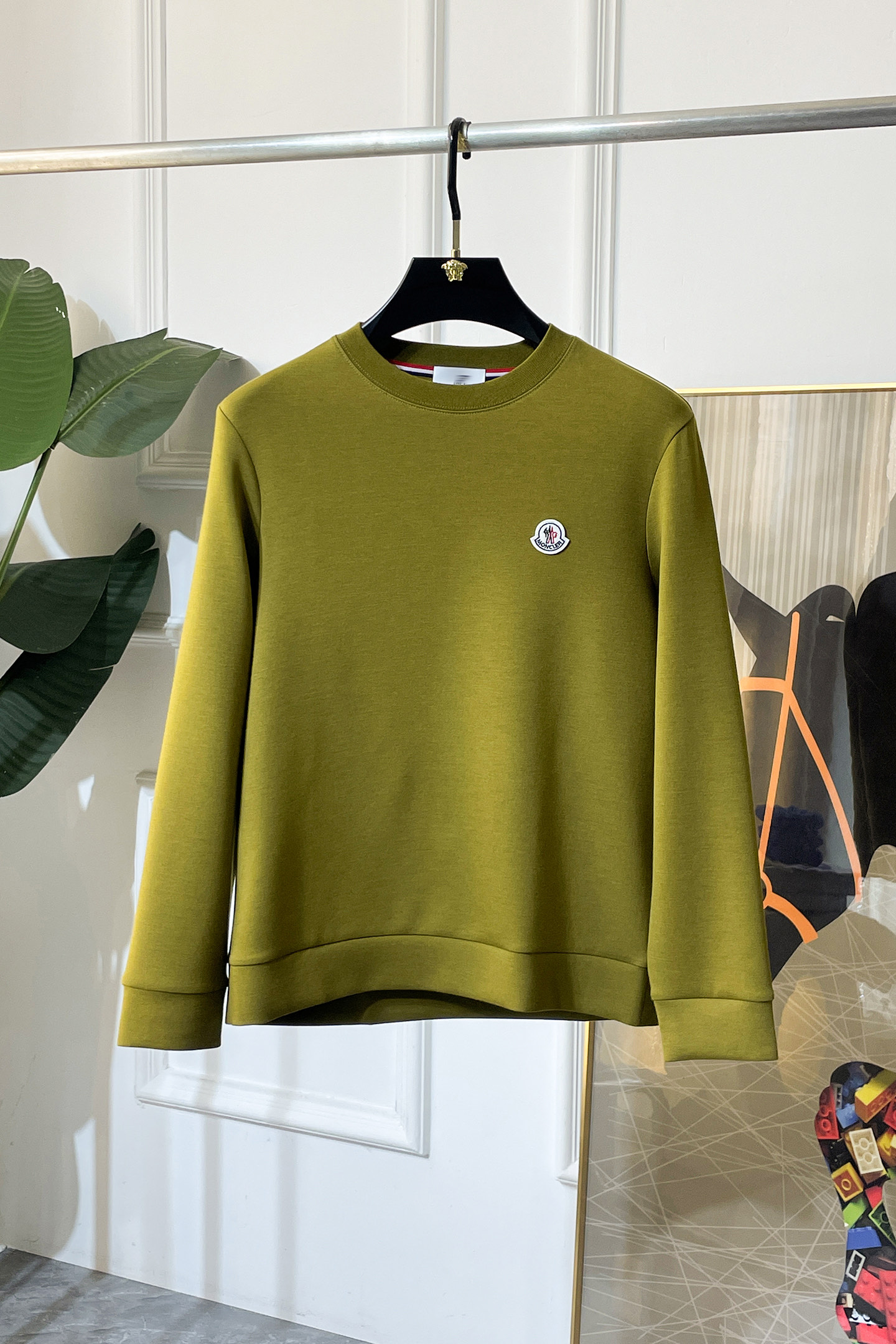 NO:573661,Meng Mouth - 2025ss hot new style in autumn, the highest version of fashionable pullover sweatshirt and T-shirt, a classic that must be released every year. Favored and respected by major stars, it is selected from high-end European cotton blended fabrics, made with heavy craftsmanship, original hardware accessories logo design, soft and smooth, and dense texture!  Stylish upper body!  One of the impeccable must-have styles for autumn!  M-3XL,,Moncler,hoodie,sweatshirts,tees,t-shirt,alexander wang19860909蒙口 - 2025ss秋季大爆新款,最高版本时尚套头卫衣T恤、每年必出的经典之作.受各大明星的青睐推崇,精选高端欧棉混纺面料,重工艺制作,原版五金辅料logo设计,柔软顺滑,质地密实！上身时尚有型！秋季无可挑剔必选款式之一！M-3XL,,Moncler,hoodie,sweatshirts,tees，t-shirt,alexander wang,Men's clothing