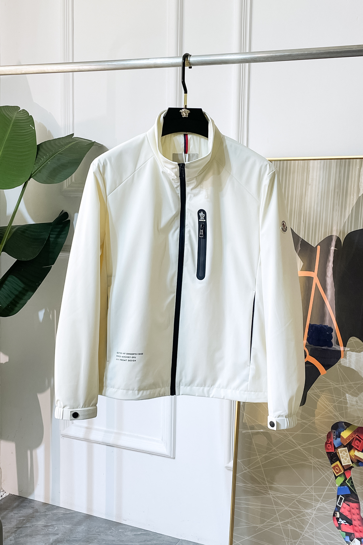 NO:573691,Mengkou - 2025ss autumn and winter hot style boutique jacket, customized high-quality polyester fiber fabric!  Logo design with top fashion big-name elements, complete with three standards!  Original hardware accessories, smooth lines, exquisite craftsmanship, awesome upper body shape, comfortable fabrics, windproof and warm, it is very fashionable, handsome and a must-have for casual and fashionable men with any combination!  Sizes M-3XL can fit up to 190 pounds!  ,,Moncler,jackets & coats,jackets & coats,alexander wang19860909蒙口 - 2025ss秋冬大爆款精品夹克外套,定制高品质聚酯纤维面料！顶级时尚大牌元素logo设计,三标齐全！原版五金辅料,线条流畅,工艺精致,上身版型超赞,面料舒适,挡风保暖,随意搭配都非常时尚帅气休闲时尚男仕必备款哦！尺码M-3XL 最大可穿190斤！,,Moncler,jackets & coats,jackets & coats,alexander wang,Men's clothing