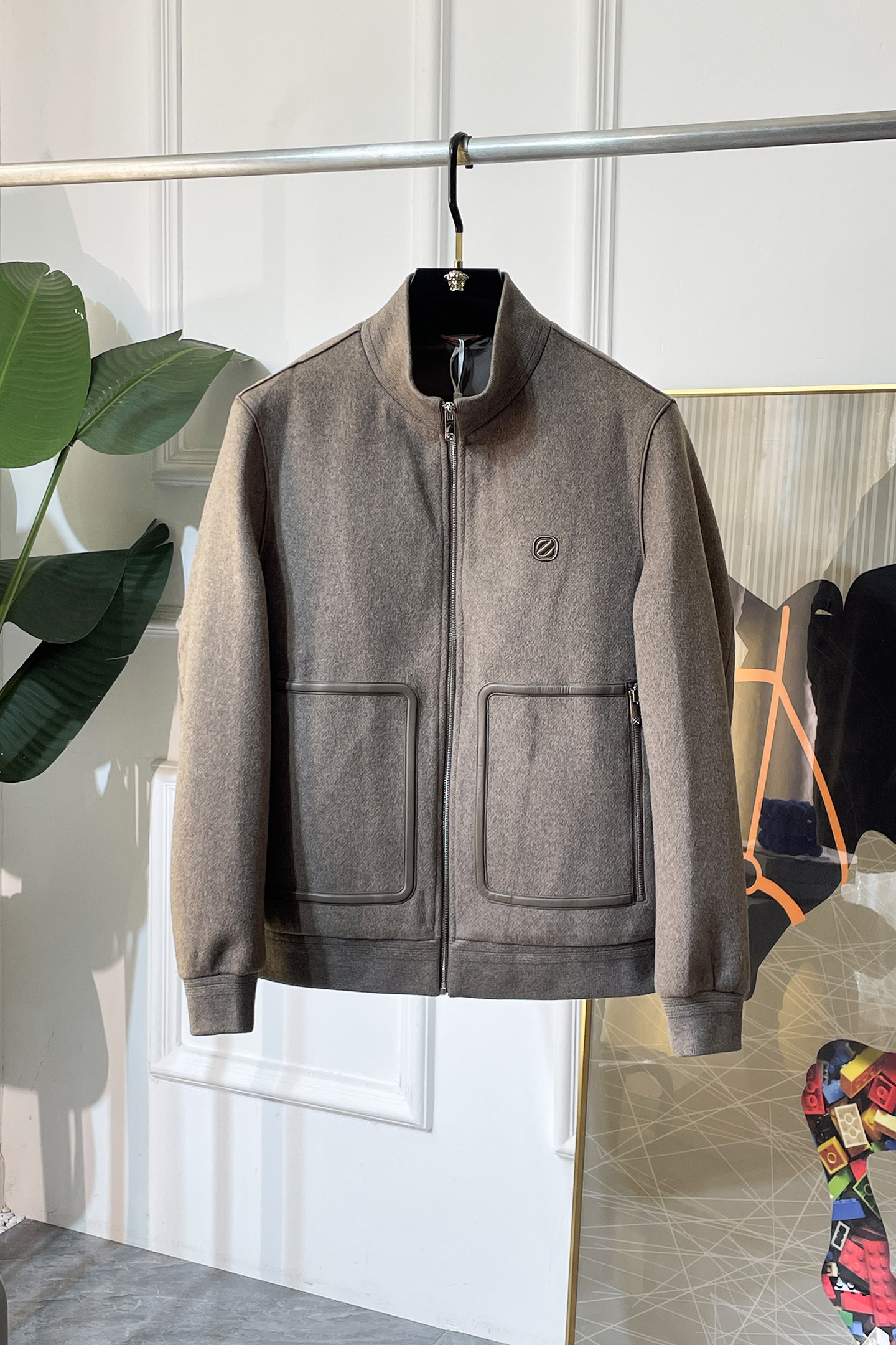 NO:573671,Zegna - 2025ss autumn and winter hot style wool jacket, customized high-quality polyester fiber fabric!  Logo design with top fashion big-name elements, complete with three standards!  Original hardware accessories, smooth lines, exquisite craftsmanship, awesome upper body shape, comfortable fabrics, windproof and warm, it is very fashionable, handsome and a must-have for casual and fashionable men with any combination!  Sizes M-3XL can fit up to 190 pounds!  ,,zegna,jackets & coats,jackets & coats,alexander wang19860909杰尼娅- 2025ss秋冬大爆款精品羊毛夹克外套,定制高品质聚酯纤维面料！顶级时尚大牌元素logo设计,三标齐全！原版五金辅料,线条流畅,工艺精致,上身版型超赞,面料舒适,挡风保暖,随意搭配都非常时尚帅气休闲时尚男仕必备款哦！尺码M-3XL 最大可穿190斤！,,zegna,jackets & coats,jackets & coats,alexander wang,Men's clothing