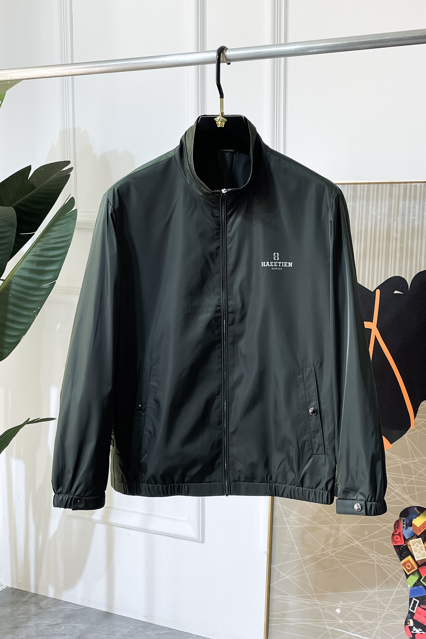 NO:690994,Hermès - 2025ss autumn and winter hot style boutique jackets, customized with high-quality polyester fiber fabric!  Logo design with top fashion big-name elements, complete with three standards!  Original hardware accessories, smooth lines, exquisite craftsmanship, awesome upper body shape, comfortable fabrics, windproof and warm, it is very fashionable, handsome and a must-have for casual and fashionable men with any combination!  Size M-3XL, maximum weight can be worn!  ,,hermes,jackets & coats,jackets & coats,19860909爱玛仕 - 2025ss秋冬大爆款精品夹克外套,定制高品质聚酯纤维面料！顶级时尚大牌元素logo设计,三标齐全！原版五金辅料,线条流畅,工艺精致,上身版型超赞,面料舒适,挡风保暖,随意搭配都非常时尚帅气休闲时尚男仕必备款哦！尺码M-3XL 最大可穿斤！,,hermes,jackets & coats,jackets & coats,,Men's clothing