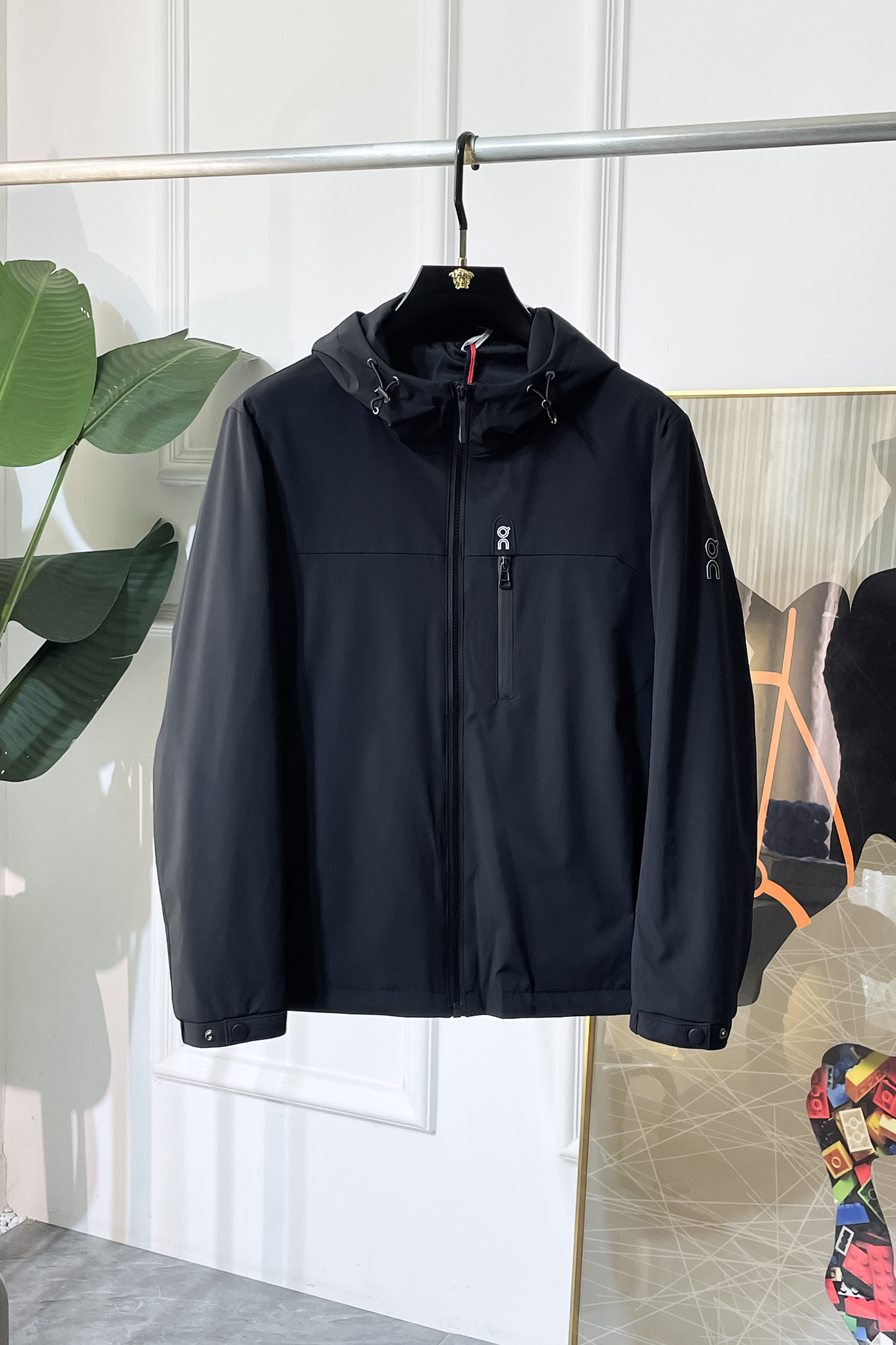 NO:690997,1975ss autumn and winter hot-selling boutique jacket, customized with high-quality polyester fiber fabric!  Logo design with top fashion big-name elements, complete with three standards!  Original hardware accessories, smooth lines, exquisite craftsmanship, awesome upper body shape, comfortable fabrics, windproof and warm, it is very fashionable, handsome and a must-have for casual and fashionable men with any combination!  Size M-3XL, maximum weight can be worn!  ,,jackets & coats,jackets & coats,198609091975ss秋冬大爆款精品夹克外套,定制高品质聚酯纤维面料！顶级时尚大牌元素logo设计,三标齐全！原版五金辅料,线条流畅,工艺精致,上身版型超赞,面料舒适,挡风保暖,随意搭配都非常时尚帅气休闲时尚男仕必备款哦！尺码M-3XL 最大可穿斤！,,jackets & coats,jackets & coats,,Men's clothing