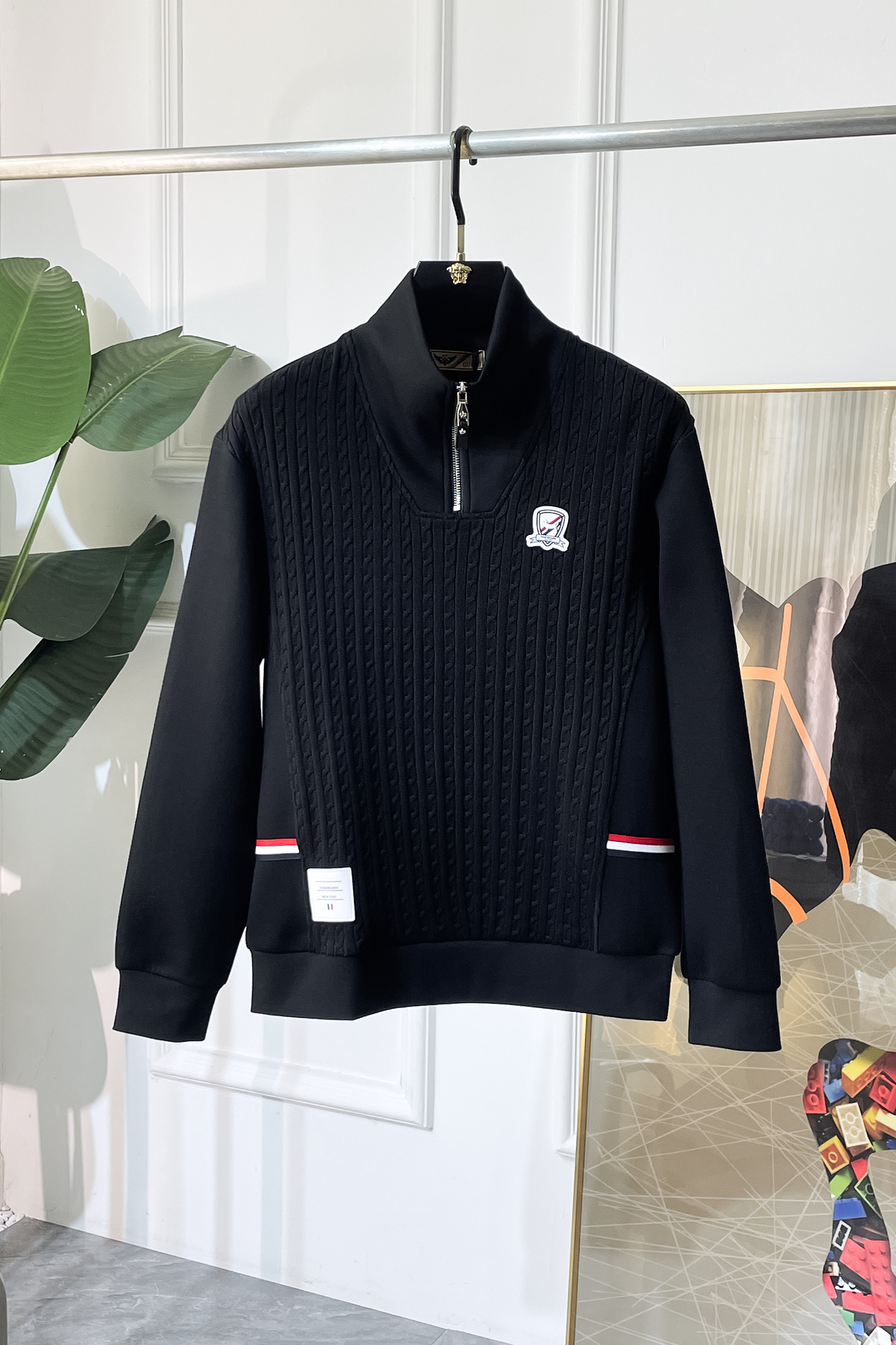 NO:690991,TB - 2025ss hot new style in autumn, the highest version of fashionable pullover sweatshirt, a classic that must be released every year. Favored and respected by major stars, it uses high-end European cotton blended fabrics, heavy craftsmanship, original hardware accessories and logo design, soft and smooth, and dense texture!  Stylish upper body!  One of the impeccable must-have styles for autumn!  M-3XL maximum weight!  ,,hoodie,sweatshirts,19860909TB - 2025ss秋季大爆新款,最高版本时尚套头卫衣、每年必出的经典之作.受各大明星的青睐推崇,精选高端欧棉混纺面料,重工艺制作,原版五金辅料logo设计,柔软顺滑,质地密实！上身时尚有型！秋季无可挑剔必选款式之一！M-3XL 最大穿斤！,,hoodie,sweatshirts,,Men's clothing