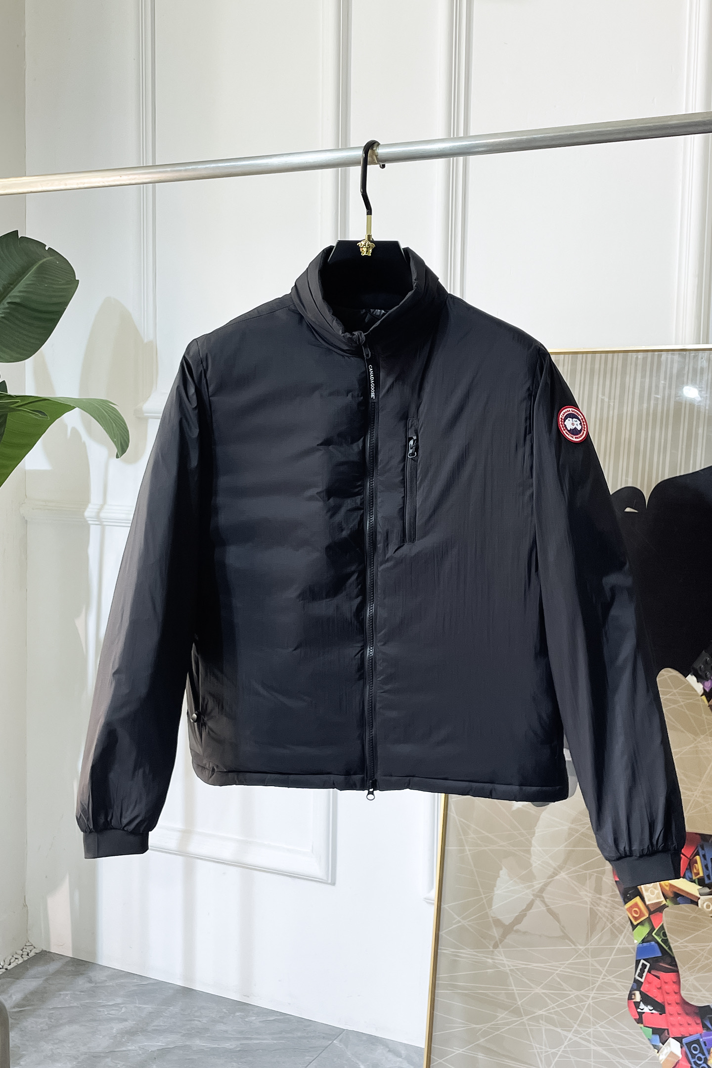 NO:600464,High version!  CANADA GOOSE25S autumn and winter outdoor men's hooded down jacket... Outdoor waterproof and windproof down jacket, waterproof fabric with waterproof zippers, not only has unrivaled quality, but is filled with high-quality 90 white duck down, the amount of down is extremely high... and the shape is very in place, the upper body is quite good-looking. There are many highlights in the details, the placket pockets have original zippers, and the waterproof and warm performance is excellent!  Size S-2XL,,down jacket,hats,alexander wang19860909高版本！CANADA GOOSE25S秋冬户外男款连帽羽绒服…… 户外防水防风羽绒服,防水面料搭配防水拉链,不仅品质无敌,内充优质90白鸭绒,充绒量极高…………而且版型非常的到位,上身相当的好看 细节的亮点非常多,门襟口袋 原版拉链,防水保暖性能极佳！码数S-2XL,,down jacket,hats,alexander wang,Men's clothing