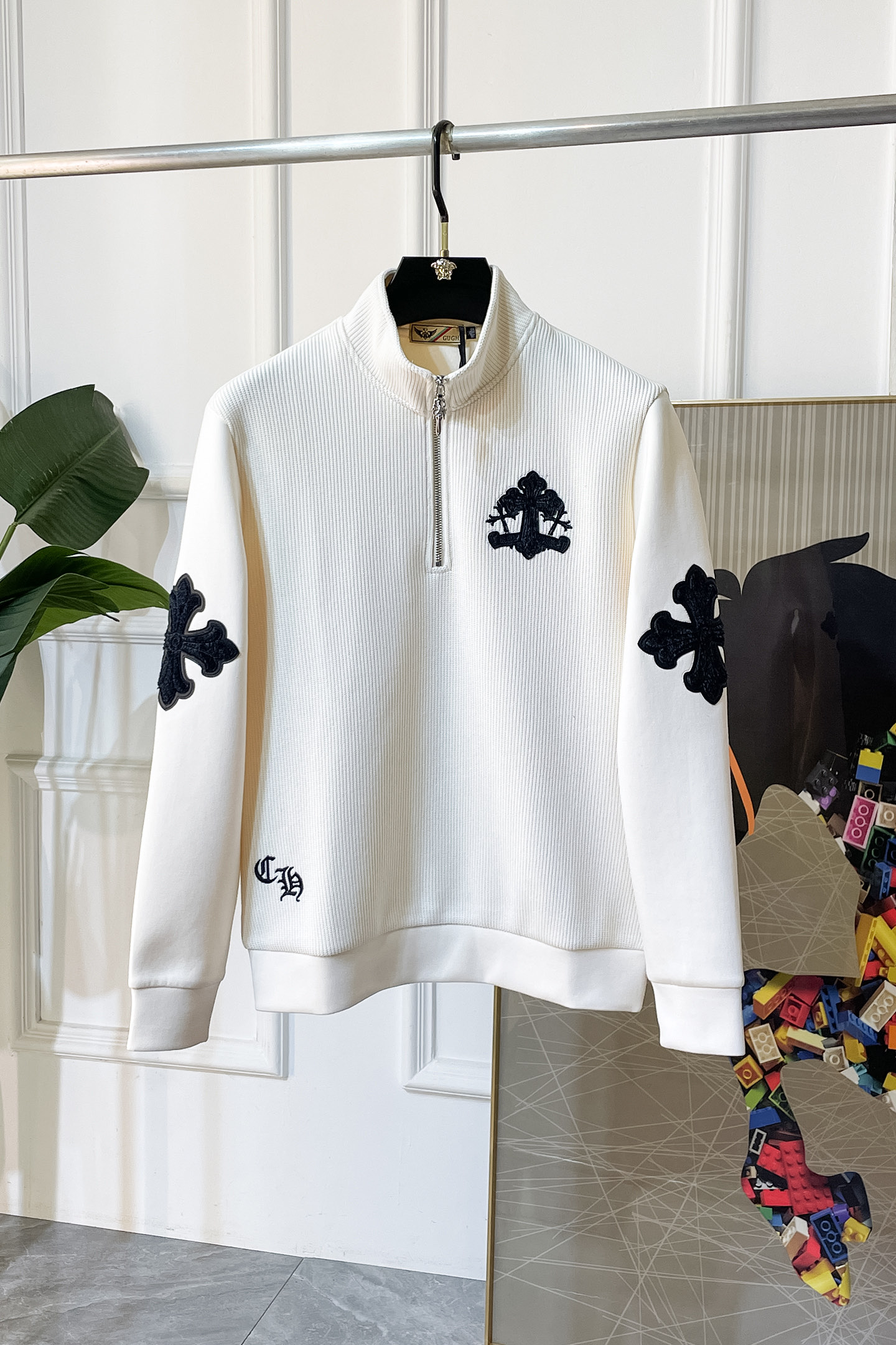 NO:612462,Croxin - 2025ss hot new style in autumn, the highest version of fashionable pullover sweatshirt, a classic that must be released every year. Favored and respected by major stars, it selects high-end European cotton blended fabrics, made with heavy craftsmanship, original hardware accessories logo design, soft and smooth, and dense texture!  Stylish upper body!  One of the impeccable must-have styles for autumn!  M-3XL can wear up to 190 pounds!  ,,chrome hearts,hoodie,sweatshirts,alexander wang19860909克罗芯 - 2025ss秋季大爆新款,最高版本时尚套头卫衣、每年必出的经典之作.受各大明星的青睐推崇,精选高端欧棉混纺面料,重工艺制作,原版五金辅料logo设计,柔软顺滑,质地密实！上身时尚有型！秋季无可挑剔必选款式之一！M-3XL 最大穿190斤！,,chrome hearts,hoodie,sweatshirts,alexander wang,Men's clothing