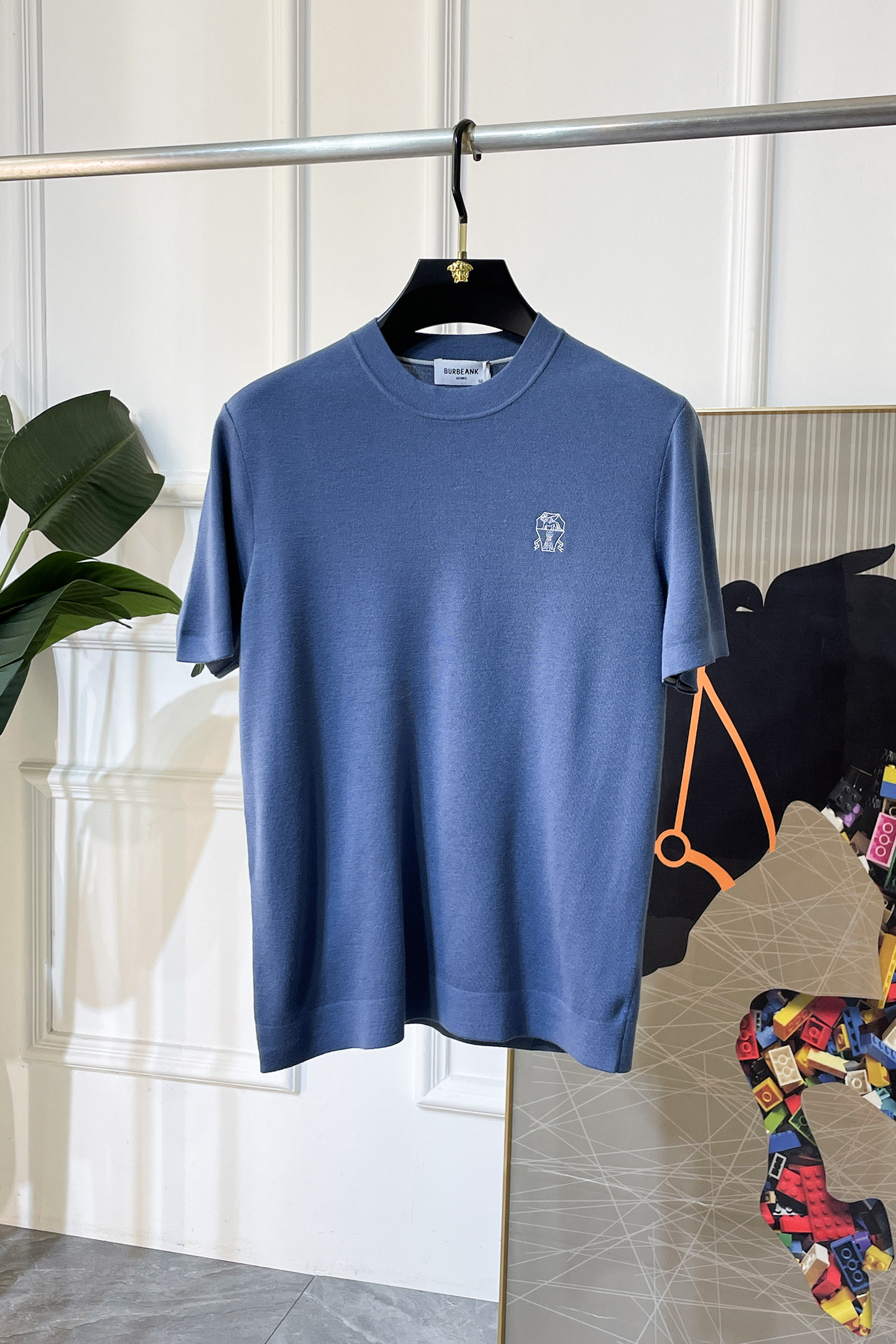 NO:598319,Bc -2025ss autumn and winter half-sleeved knitted sweater series!  Casual business outer wear and a must-have for inner wear, selected from the finest worsted sheep wool fabrics, the fabric has a delicate feel, is close-fitting and comfortable without digging into the flesh, the upper body has a good shape and is warm to wear. The counter logo design is very unique. Don’t miss it, male idols!  Size M-3XL,,alexander wang19860909Bc -2025ss秋冬半袖针织毛衫系列！休闲商务外穿 内搭必备款,精选上等-精纺绵羊毛面料,面料手感细腻,贴身舒适不扎肉,上身版型好 穿着保暖,专柜标志设计非常独特,男神们别错过！ 尺码 M-3XL,,alexander wang,Men's clothing