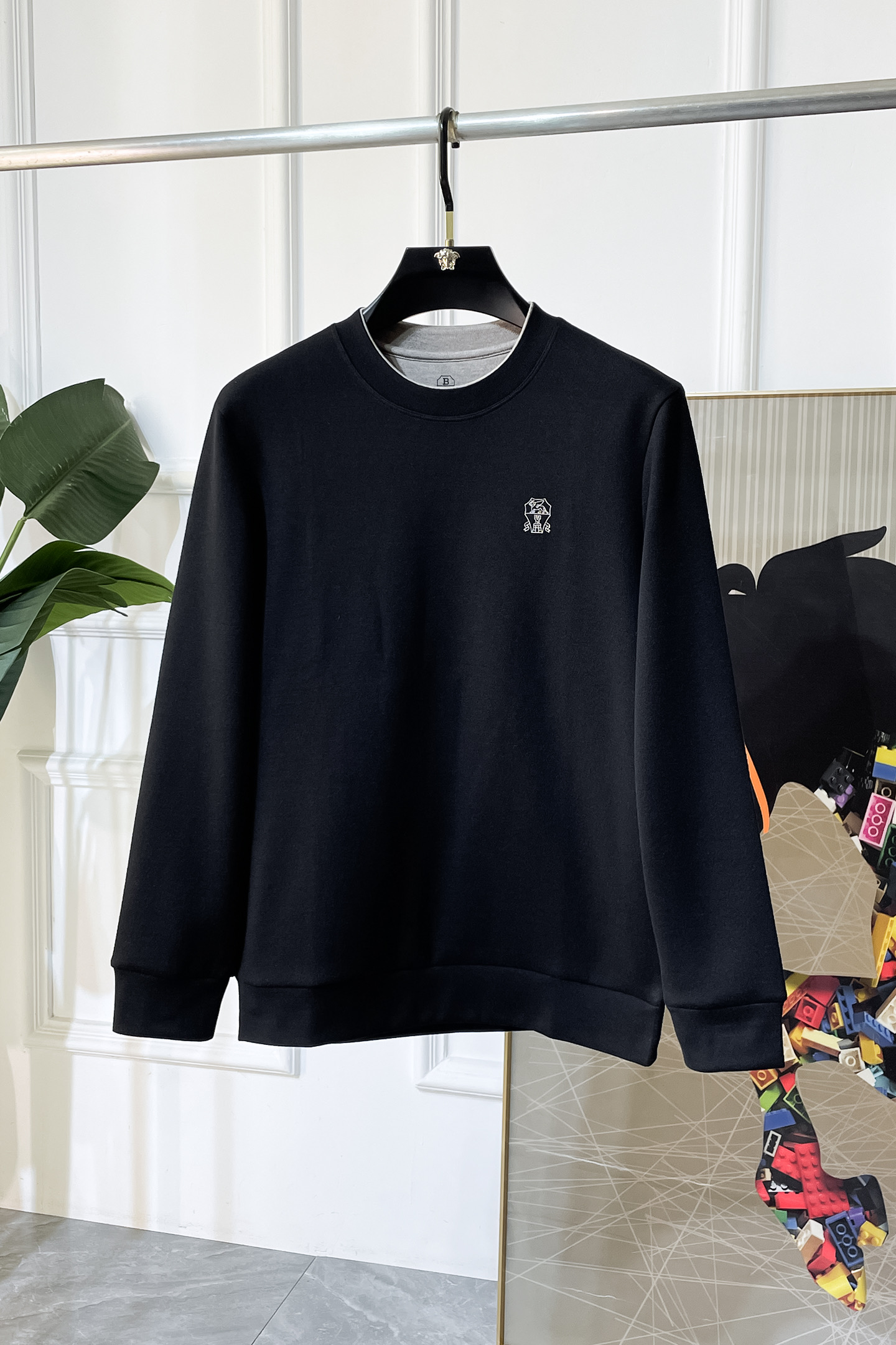 NO:601415,Bc- 2025ss hot new style in autumn, the highest version of fashionable pullover sweatshirt, a classic that must be released every year. Favored and respected by major stars, it uses high-end European cotton blended fabrics, heavy craftsmanship, original hardware accessories and logo design, soft and smooth, and dense texture!  Stylish upper body!  One of the impeccable must-have styles for autumn!  M-3XL can wear up to 200 pounds!  ,,hoodie,sweatshirts,alexander wang19860909Bc- 2025ss秋季大爆新款,最高版本时尚套头卫衣、每年必出的经典之作.受各大明星的青睐推崇,精选高端欧棉混纺面料,重工艺制作,原版五金辅料logo设计,柔软顺滑,质地密实！上身时尚有型！秋季无可挑剔必选款式之一！M-3XL 最大可穿200斤！,,hoodie,sweatshirts,alexander wang,Men's clothing