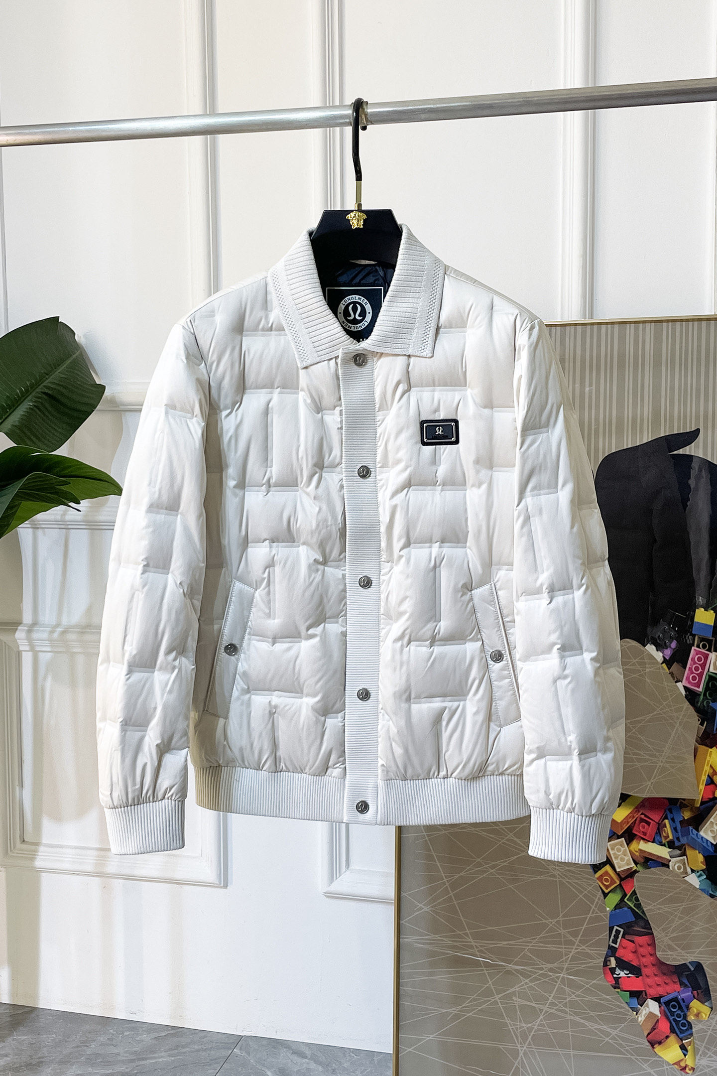 NO:601486,Lulu - 2025 new winter men's down jacket, high-quality design, is a must-have for any man, handsome and handsome. Heavy craftsmanship, 90 down filling, but the fashion stance remains firm, first-class texture, crisp and slim. Classic lapel down, mature and stable style, fine texture, good gloss, and very clear texture, simple and elegant style, strong fashion, version leading the current trend, very good upper body effect, novel fabric, soft feel  Fearless and changeable, blooming in comfort and uniqueness. Confidence in the way of urban men's spring clothing. Multi-touch fabric selection, showing eclectic charm. The upper body will not have any wrinkles, the fit is excellent, the upper body is stylish and handsome, customized accessories are iconic, details determine success or failure. Colors and colors, sizes 48 - 56, can be worn up to 190 pounds.,, jackets & coats, down jacket, alexander wang19860909Lulu -2025年冬季新款男士羽绒服外套,高品质设计,是任何男人都必备的王牌好货,帅气爆表.重工艺直冲工艺,90绒填充,但时尚立场坚挺如故,质感一流,挺括修身.经典翻领的羽绒,成熟稳重风,质感细腻,光泽感佳,且纹理非常清晰,款式简洁大气,时尚度强、版型引领当前趋势,上身效果非常好,面料新颖,手感软 无畏多变,舒适与独特中绽放.自信游走都市型男春装之道.多重触感的面料选择,彰显不拘一格的魅力上身不会有任何褶皱,版型极好,上身有型帅气,定制辅料带有标志性,细节决定成败.颜色图色 尺码48 - 56 最大可穿到190斤.,,jackets & coats,down jacket,alexander wang,Men's clothing