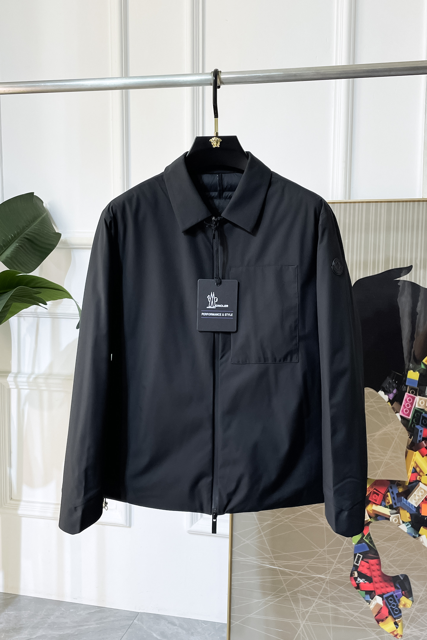 NO:597168,Mouth -  2025 new winter men's down jacket, high-quality design, is a must-have for any man, handsome and handsome. Heavy craftsmanship, 90 down filling, but the fashion stance remains firm, first-class texture, crisp and slim. Classic lapel down, mature and stable style, fine texture, good gloss, and very clear texture, simple and elegant style, strong fashion, version leading the current trend, the upper body effect is very good, the fabric is novel and soft to the touch  Fearless and changeable, blooming in comfort and uniqueness. Calmly and confidently walk the way of urban men's spring clothing. Multi-touch fabric selection, showing the eclectic charm. The upper body will not have any wrinkles, the shape is excellent, the upper body is stylish and handsome, the customized accessories are iconic, and the details determine success or failure. Colors and colors, sizes 48 - 56, can be worn up to 190 pounds.,, Moncler, jackets & coats, down jacket, alexander wang19860909蒙口 - 2025年冬季新款男士羽绒服外套,高品质设计,是任何男人都必备的王牌好货,帅气爆表.重工艺直冲工艺,90绒填充,但时尚立场坚挺如故,质感一流,挺括修身.经典翻领的羽绒,成熟稳重风,质感细腻,光泽感佳,且纹理非常清晰,款式简洁大气,时尚度强、版型引领当前趋势,上身效果非常好,面料新颖,手感软 无畏多变,舒适与独特中绽放.从容、自信游走都市型男春装之道.多重触感的面料选择,彰显不拘一格的魅力上身不会有任何褶皱,版型极好,上身有型帅气,定制辅料带有标志性,细节决定成败.颜色图色 尺码48 - 56 最大可穿到190斤.,,Moncler,jackets & coats,down jacket,alexander wang,Men's clothing