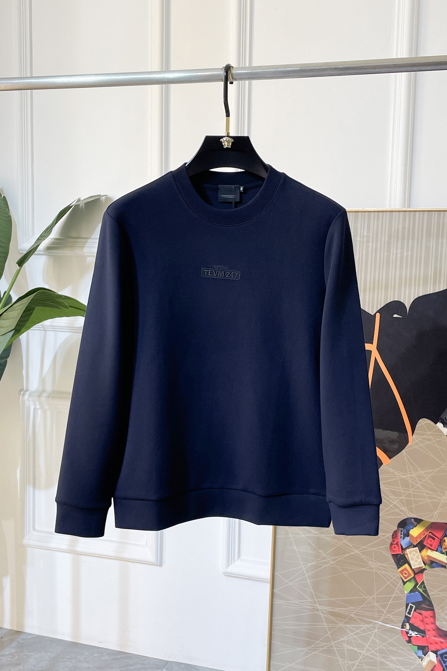 NO:612467,Givenchy - 2025ss hot new style in autumn, the highest version of fashionable pullover cashmere sweatshirt, a classic that must be released every year. Favored and respected by major stars, it selects high-end European cotton blended fabrics, made with heavy craftsmanship, original hardware accessories logo design, soft and smooth, and dense texture!  Stylish upper body!  One of the impeccable must-have styles for autumn!  M-3XL can wear up to 190 pounds!  ,,givenchy,hoodie,sweatshirts,alexander wang19860909纪梵希 - 2025ss秋季大爆新款,最高版本时尚套头羊绒卫衣、每年必出的经典之作.受各大明星的青睐推崇,精选高端欧棉混纺面料,重工艺制作,原版五金辅料logo设计,柔软顺滑,质地密实！上身时尚有型！秋季无可挑剔必选款式之一！M-3XL 最大穿190斤！,,givenchy,hoodie,sweatshirts,alexander wang,Men's clothing