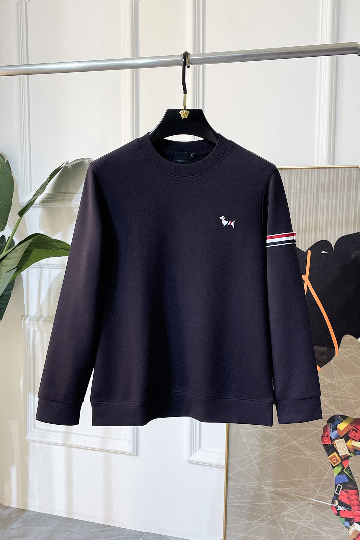 NO:601513,TB - 2025ss hot new style in autumn, the highest version of fashionable pullover sweatshirt, a classic that must be released every year. Favored and respected by major stars, it uses high-end European cotton blended fabrics, heavy craftsmanship, original hardware accessories and logo design, soft and smooth, and dense texture!  Stylish upper body!  One of the impeccable must-have styles for autumn!  M-3XL can wear up to 190 pounds!  ,,hoodie,sweatshirts,alexander wang19860909TB - 2025ss秋季大爆新款,最高版本时尚套头卫衣、每年必出的经典之作.受各大明星的青睐推崇,精选高端欧棉混纺面料,重工艺制作,原版五金辅料logo设计,柔软顺滑,质地密实！上身时尚有型！秋季无可挑剔必选款式之一！M-3XL 最大穿190斤！,,hoodie,sweatshirts,alexander wang,Men's clothing