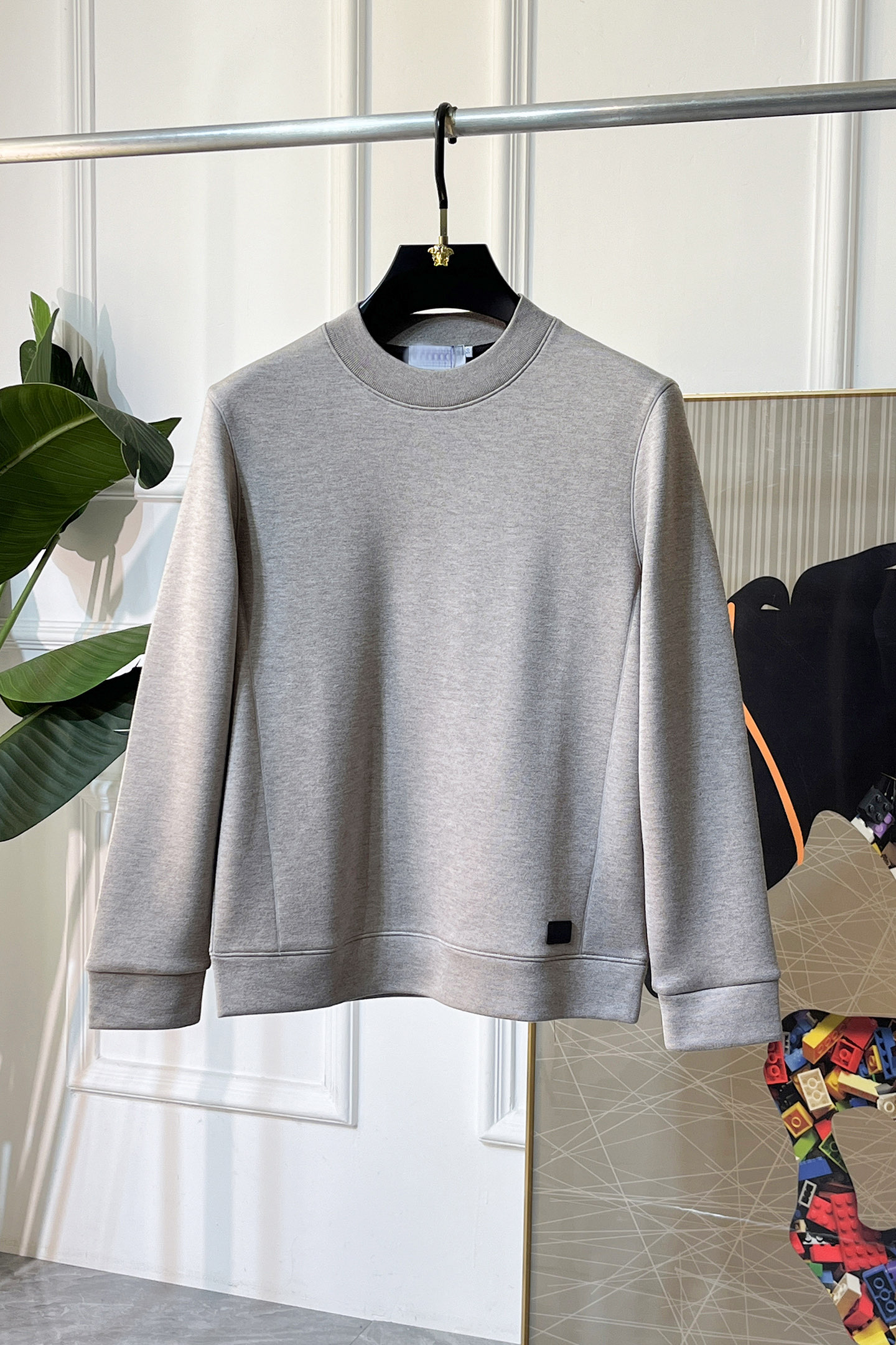 NO:607925,LP Noyo - 2025ss hot new style in autumn, the highest version of fashionable pullover thin velvet sweatshirt, a classic that must be released every year. Favored and respected by major stars, it selects high-end European cotton blended fabrics, is made with heavy craftsmanship, original hardware accessories logo design, soft and smooth, and dense texture!  Stylish upper body!  One of the impeccable must-have styles for autumn!  M-3XL can wear up to 190 pounds!  ,,loro piana,hoodie,sweatshirts,alexander wang19860909LP诺悠 - 2025ss秋季大爆新款,最高版本时尚套头薄绒卫衣、每年必出的经典之作.受各大明星的青睐推崇,精选高端欧棉混纺面料,重工艺制作,原版五金辅料logo设计,柔软顺滑,质地密实！上身时尚有型！秋季无可挑剔必选款式之一！M-3XL 最大穿190斤！,,loro piana,hoodie,sweatshirts,alexander wang,Men's clothing