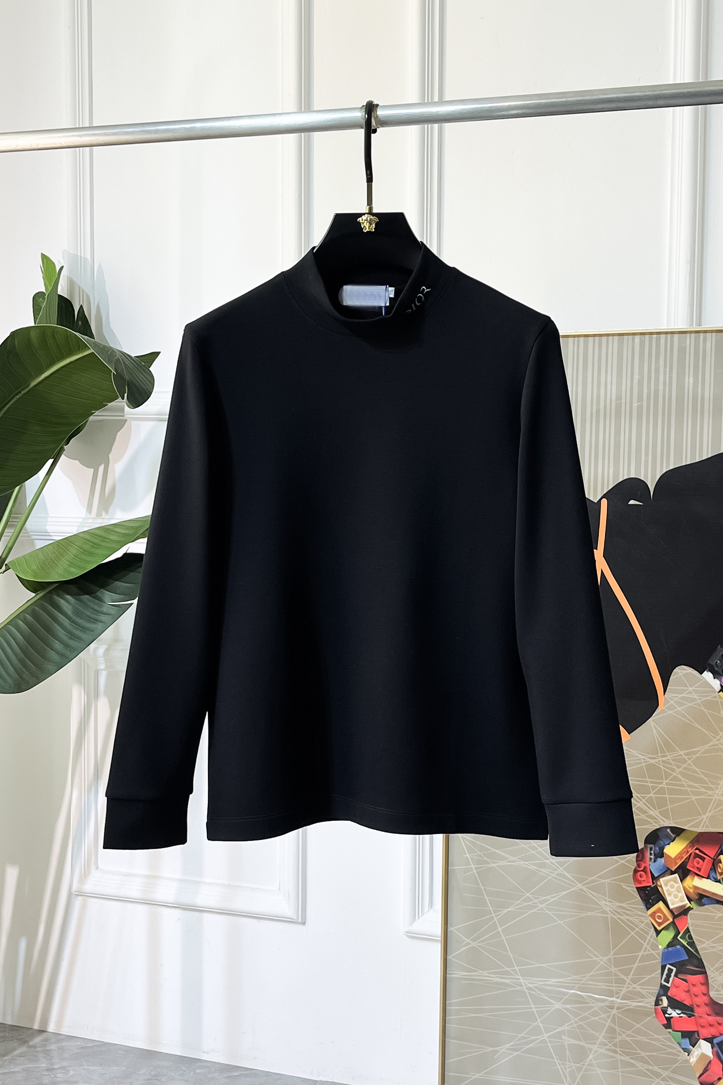 NO:612382,Dior - 2025ss autumn hot cashmere long-sleeved T-shirt, made of customized high-grade cotton fabric, fashionable big-name element logo design, soft, delicate, comfortable and warm, made with multiple processes, a basic base layer shirt is indispensable in a man's wardrobe. It can be used to match various clothes anytime and anywhere to meet your daily needs. The design of the clothes is simple but not simple. Dear friends, hurry up and get it. Standard version, size M~3XL, can wear up to 190 pounds!  ,,dior,tees,t-shirt,alexander wang19860909迪奥 - 2025ss秋装大爆款羊绒长袖T恤,采用定制高级棉面料 时尚大牌元素logo设计,柔软细腻舒适保暖,多重工艺制作,男人的衣柜都少不了基础打底衫 随时随地都可以拿来搭配各种服饰 满足您日常生活需求 ,衣服设计简约而不简单 , 亲们赶紧入手 标准版型 尺码M~3XL 最大可穿190斤！,,dior,tees，t-shirt,alexander wang,Men's clothing