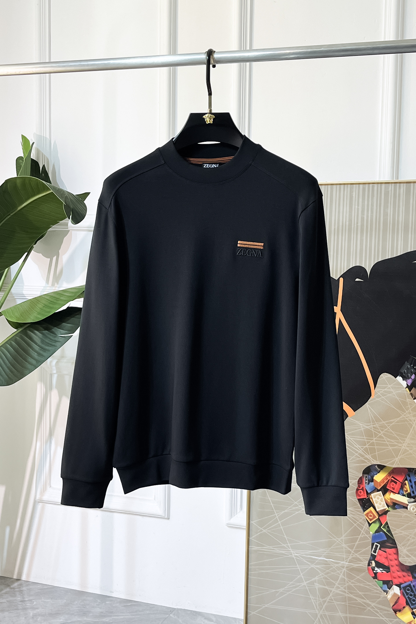 NO:607940,Zegna - 2025ss hot new style in autumn, the highest version of fashionable pullover sweatshirt, a classic that must be released every year. Favored and respected by major stars, it selects high-end European cotton blended fabrics, made with heavy craftsmanship, original hardware accessories logo design, soft and smooth, and dense texture!  Stylish upper body!  One of the impeccable must-have styles for autumn!  M-3XL can wear up to 190 pounds!  ,,zegna,hoodie,sweatshirts,alexander wang19860909杰尼娅 - 2025ss秋季大爆新款,最高版本时尚套头卫衣、每年必出的经典之作.受各大明星的青睐推崇,精选高端欧棉混纺面料,重工艺制作,原版五金辅料logo设计,柔软顺滑,质地密实！上身时尚有型！秋季无可挑剔必选款式之一！M-3XL 最大穿190斤！,,zegna,hoodie,sweatshirts,alexander wang,Men's clothing