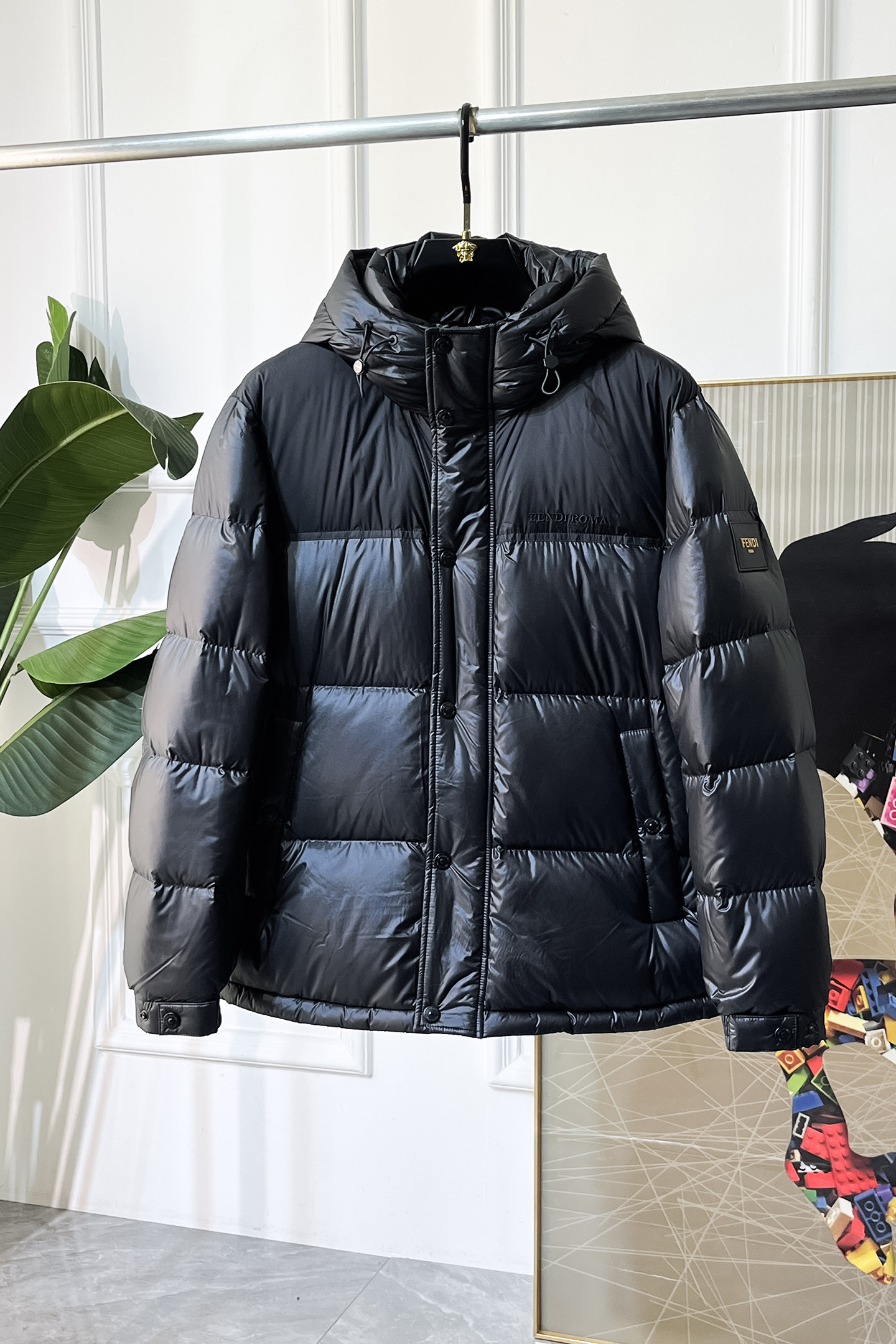 NO:625176,Top quality goose down version!  Mouth -  2025 new winter goose down down jacket, high-quality design, is a must-have for any man, handsome and handsome. Heavy craftsmanship, 90% goose down filling, but the fashion stance remains firm, first-class texture, crisp and slim. Classic lapel down, mature and stable style, fine texture, good gloss, and very clear texture, simple and elegant style, strong fashion, version leads the current trend, the upper body effect is very good, the fabric is novel and soft to the touch  Fearless and changeable, blooming in comfort and uniqueness. Calmly and confidently walk the way of urban sportsman's spring clothing. Multi-touch fabric selection, showing the eclectic charm. The upper body will not have any wrinkles, the fit is excellent, the upper body is stylish and handsome, the customized accessories are iconic, and the details determine success or failure. Color, color, size M-3XL, can be worn up to 190 pounds.,, Moncler, jackets & coats, down jacket, alexander wang19860909顶级鹅绒版本！蒙口 - 2025年冬季新款鹅绒羽绒服外套,高品质设计,是任何男人都必备的王牌好货,帅气爆表.重工艺直冲工艺,90鹅绒填充,但时尚立场坚挺如故,质感一流,挺括修身.经典翻领的羽绒,成熟稳重风,质感细腻,光泽感佳,且纹理非常清晰,款式简洁大气,时尚度强、版型引领当前趋势,上身效果非常好,面料新颖,手感软 无畏多变,舒适与独特中绽放.从容、自信游走都市型男春装之道.多重触感的面料选择,彰显不拘一格的魅力上身不会有任何褶皱,版型极好,上身有型帅气,定制辅料带有标志性,细节决定成败.颜色图色 尺码M-3XL 最大可穿到190斤.,,Moncler,jackets & coats,down jacket,alexander wang,Men's clothing