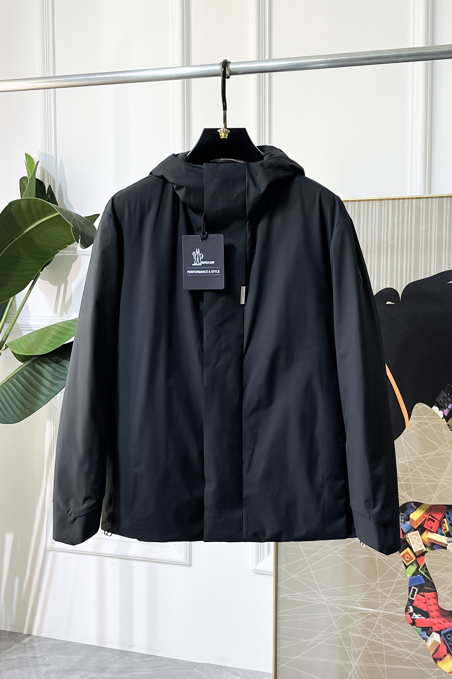 NO:612537,High version!  Mengkou - 2025 new winter down jacket, high-quality design, is a must-have for any man, handsome and handsome. Heavy craftsmanship, 90 down filling, but the fashion stance remains firm, first-class texture, crisp and slim. Classic lapel down, mature and stable style, fine texture, good gloss, and very clear texture, simple and elegant style, strong fashion, version leading the current trend, very good upper body effect, novel fabric, soft hand feel  Fearless and changeable, blooming in comfort and uniqueness. Calmly and confidently walk the way of urban sportsman's spring clothing. Multi-touch fabric selection, showing the eclectic charm. The upper body will not have any wrinkles, the fit is excellent, the upper body is stylish and handsome, the customized accessories are iconic, and the details determine success or failure. Color, color, size M-3XL, can be worn up to 190 pounds.,, Moncler, jackets & coats, down jacket, alexander wang19860909高版本！蒙口 - 2025年冬季新款羽绒服外套,高品质设计,是任何男人都必备的王牌好货,帅气爆表.重工艺直冲工艺,90绒填充,但时尚立场坚挺如故,质感一流,挺括修身.经典翻领的羽绒,成熟稳重风,质感细腻,光泽感佳,且纹理非常清晰,款式简洁大气,时尚度强、版型引领当前趋势,上身效果非常好,面料新颖,手感软 无畏多变,舒适与独特中绽放.从容、自信游走都市型男春装之道.多重触感的面料选择,彰显不拘一格的魅力上身不会有任何褶皱,版型极好,上身有型帅气,定制辅料带有标志性,细节决定成败.颜色图色 尺码M-3XL 最大可穿到190斤.,,Moncler,jackets & coats,down jacket,alexander wang,Men's clothing