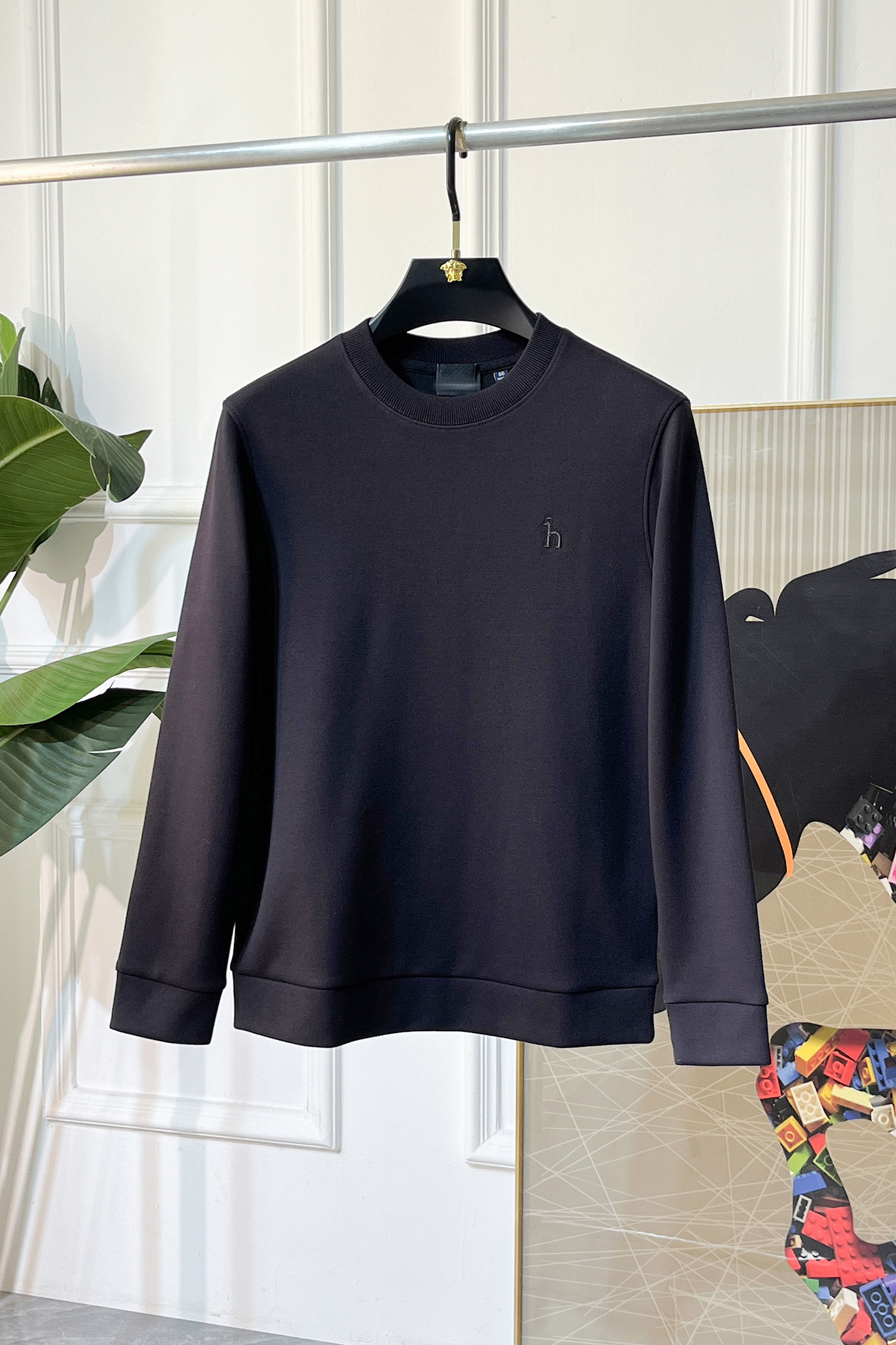 NO:614529,Hermès - 2025ss autumn hot new style, the highest version of fashionable pullover cashmere sweatshirt, a classic that must be released every year. Favored and respected by major stars, it selects high-end European cotton blended fabrics, is made with heavy craftsmanship, original hardware accessories logo design, soft and smooth, and dense texture!  Stylish upper body!  One of the impeccable must-have styles for autumn!  M-3XL can wear up to 190 pounds!  ,,hermes,hoodie,sweatshirts,alexander wang19860909爱玛仕- 2025ss秋季大爆新款,最高版本时尚套头羊绒卫衣、每年必出的经典之作.受各大明星的青睐推崇,精选高端欧棉混纺面料,重工艺制作,原版五金辅料logo设计,柔软顺滑,质地密实！上身时尚有型！秋季无可挑剔必选款式之一！M-3XL 最大穿190斤！,,hermes,hoodie,sweatshirts,alexander wang,Men's clothing