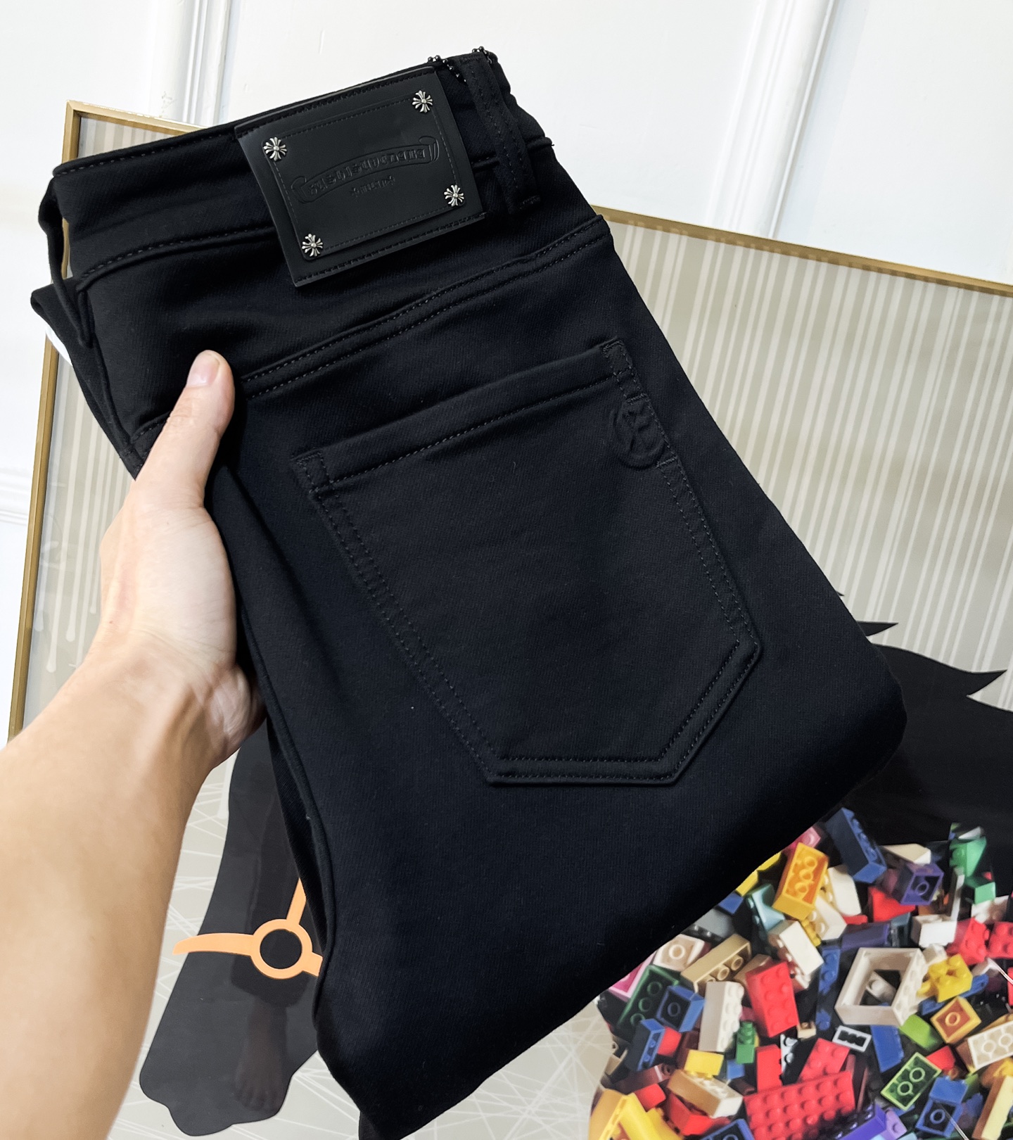 NO:625224,Chrome Hearts - SS Year of the Snake Autumn and Winter thick velvet jeans. Original 1:1 production, the perfect choice for daily essentials, simple and stylish, custom-made imported denim fabrics, heavy washing process, complex workmanship and exquisite craftsmanship. Easily cater to the needs of the four seasons, soft and elastic to the touch, smooth and neat, original accessories and hardware, comfortable upper body, very easy to wear and durable, chrome hearts, jeans, alexander wang19860909克罗芯 - ss蛇年秋冬厚款加绒牛仔裤.原单1:1制作,日常必备的完美之选,简单大气亦时尚有型,定制进口丹宁面料 ,重工洗水工艺,做工复杂工艺精湛.轻松迎合四季需要,手感柔软带弹力,流畅利落,原版辅料五金,上身舒适非常易搭耐看码数29-38,,chrome hearts,jeans,alexander wang,Men's clothing