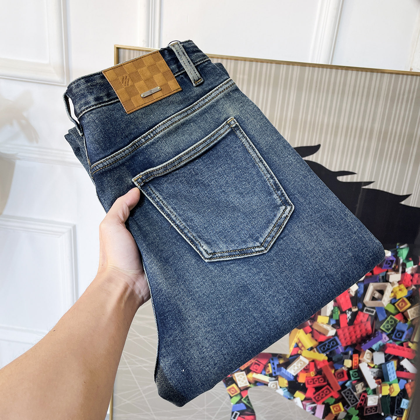 NO:625249,LV - ss Autumn and winter thick jeans for Year of the Snake. Made from the original 1:1, the perfect choice for daily essentials, simple and stylish, custom imported denim fabric, heavy washing process, complex workmanship and exquisite craftsmanship. Easily cater to the needs of the four seasons, soft and elastic to the touch, smooth and neat, original accessories and hardware, comfortable on the upper body, very easy to wear and durable, size 29-40, louis vuitton, jeans, alexander wang19860909LV - ss蛇年秋冬厚款牛仔裤.原单1:1制作,日常必备的完美之选,简单大气亦时尚有型,定制进口丹宁面料 ,重工洗水工艺,做工复杂工艺精湛.轻松迎合四季需要,手感柔软带弹力,流畅利落,原版辅料五金,上身舒适非常易搭耐看码数29-40,,louis vuitton,jeans,alexander wang,Men's clothing