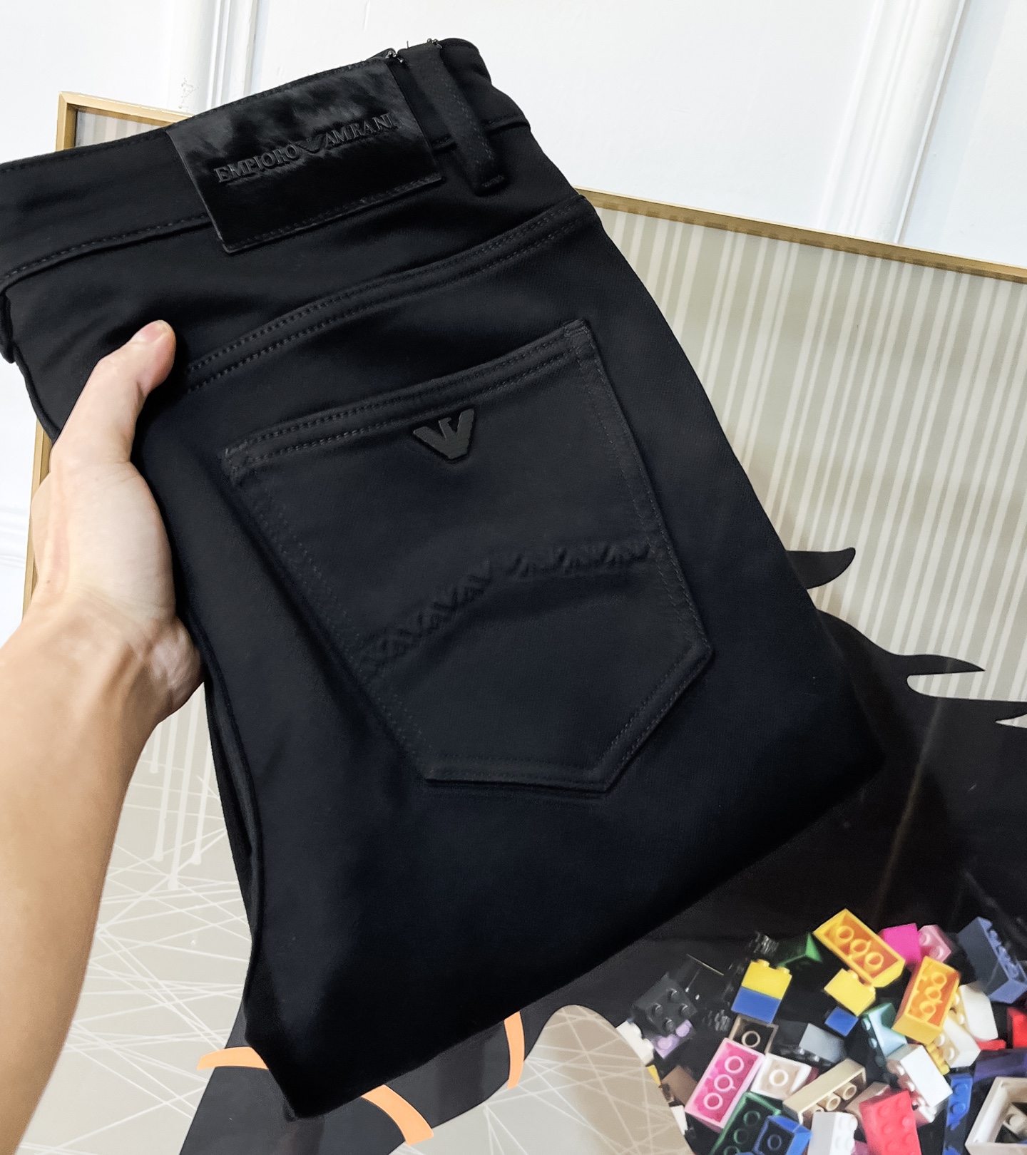 NO:625234,Armani - SS Year of the Snake Autumn and Winter thick fleece jeans. Original 1:1 production, the perfect choice for daily essentials, simple and stylish, custom imported denim fabric, heavy washing process, complex workmanship and exquisite craftsmanship. Easily cater to the needs of the four seasons, soft and elastic to the touch, smooth and neat, original accessories and hardware, comfortable upper body, very easy to wear and durable, size 29-38, armani,jeans,alexander wang19860909阿玛尼 - ss蛇年秋冬厚款加绒牛仔裤.原单1:1制作,日常必备的完美之选,简单大气亦时尚有型,定制进口丹宁面料 ,重工洗水工艺,做工复杂工艺精湛.轻松迎合四季需要,手感柔软带弹力,流畅利落,原版辅料五金,上身舒适非常易搭耐看码数29-38,,armani,jeans,alexander wang,Men's clothing