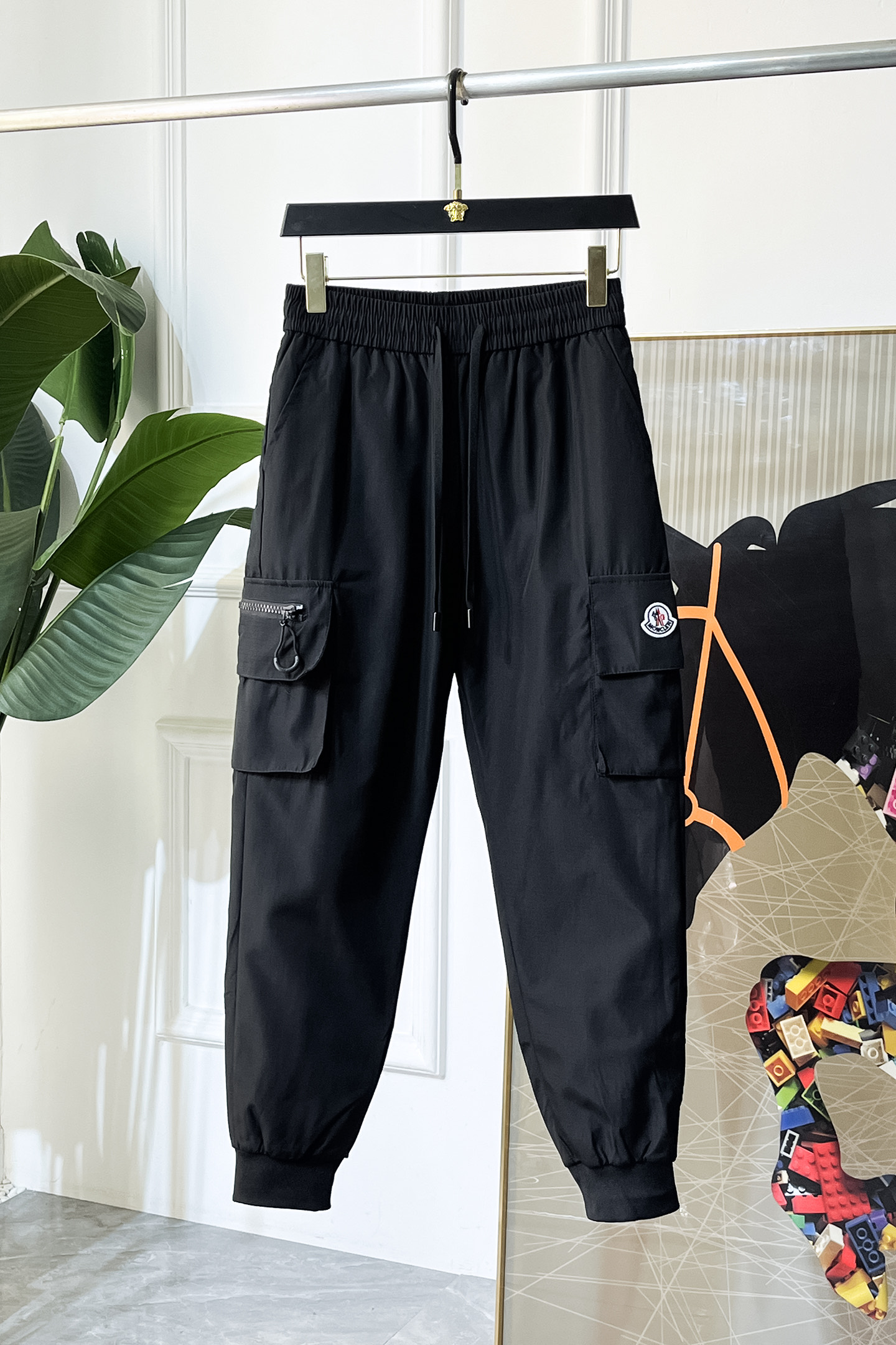 NO:625157,Mengkou - 2025ss Winter Warmth Artifact Men's Down Pants Super Stylish Customized highest-grade 90 duck down anti-drilling velvet fabric, excellent fluffiness, full filling, light and not tight, fashionable and simple, high-definition national standard weight, windproof and warm design. Original fabric, warm and stylish, cold-proof and warm, every detail shows craftsmanship, truly 0 error works with the counter. Seize the opportunity with intention. Purchasing level-recommended to keep money for yourself!  Size M-4XL M wears 28 29,,Moncler,down jacket,alexander wang19860909蒙口 - 2025ss冬季保暖神器 男士羽绒裤 超有型 定制最高等90鸭绒防钻绒面料、蓬松度极好,填充物饱满,轻便不压身,时尚简约,高定国标克重 防风保暖设计.原版面料,保暖有型、御寒保暖、处处细节显工艺,真正做到与柜台0误差作品 有心的把握机会吧.代购级别-推荐自留款！码数M-4XL M穿28 29,,Moncler,down jacket,alexander wang,Men's clothing