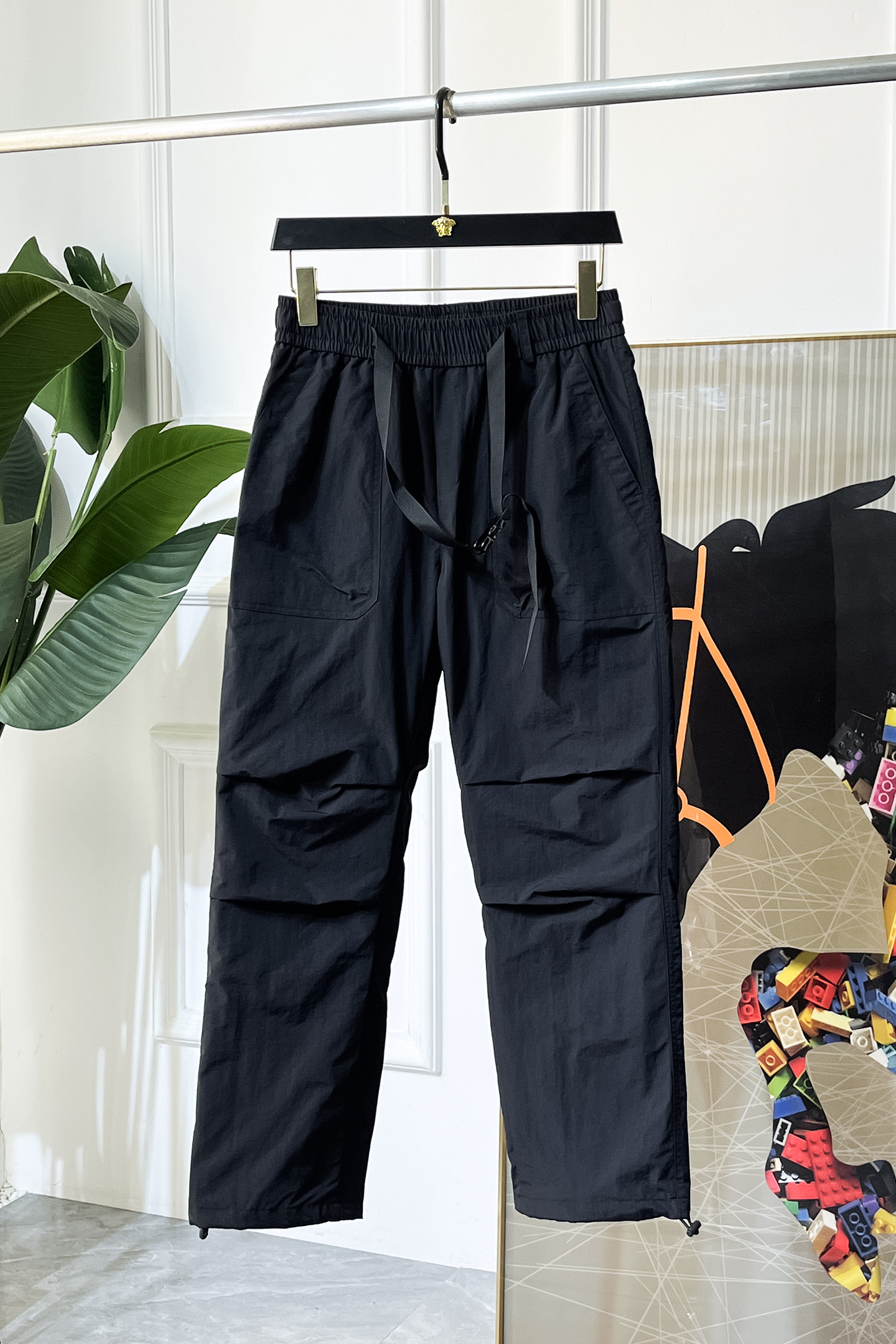 NO:628734,Dior - 2025ss Winter Warmth Artifact Men's Down Pants Super Stylish Customized highest-grade 90 duck down anti-drilling velvet fabric, excellent fluffiness, full filling, light and not tight, fashionable and simple, high-definition national standard weight, windproof and warm design. Original fabric, warm and stylish, cold-proof and warm, every detail shows craftsmanship, truly 0 error works with the counter. Seize the opportunity with intention. Purchasing level-recommended to keep money for yourself!  Size M-4XL M wears 28 29,, dior, down jacket, alexander wang19860909迪奥 - 2025ss冬季保暖神器 男士羽绒裤 超有型 定制最高等90鸭绒防钻绒面料、蓬松度极好,填充物饱满,轻便不压身,时尚简约,高定国标克重 防风保暖设计.原版面料,保暖有型、御寒保暖、处处细节显工艺,真正做到与柜台0误差作品 有心的把握机会吧.代购级别-推荐自留款！码数M-4XL M穿28 29,,dior,down jacket,alexander wang,Men's clothing