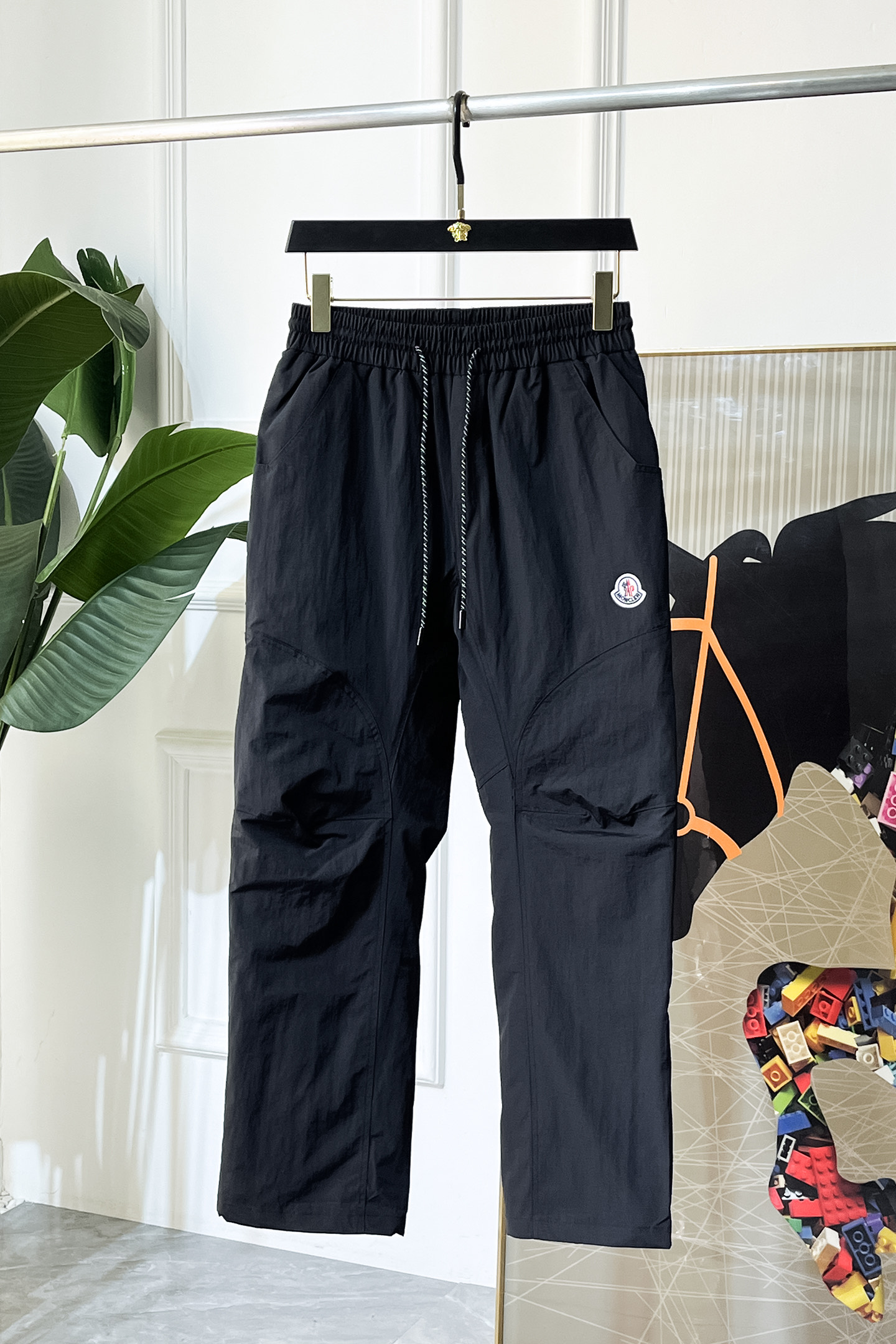 NO:628742,Mengkou - 2025ss Winter Warmth Artifact Men's Down Pants Super Stylish Customized highest-grade 90 duck down anti-drilling velvet fabric, excellent fluffiness, full filling, light and not tight, fashionable and simple, high-definition national standard weight, windproof and warm design. Original fabric, warm and stylish, cold-proof and warm, every detail shows craftsmanship, truly 0 error works with the counter. Seize the opportunity with intention. Purchasing level-recommended to keep money for yourself!  Size M-4XL M wears 28 29,,Moncler,down jacket,alexander wang19860909蒙口 - 2025ss冬季保暖神器 男士羽绒裤 超有型 定制最高等90鸭绒防钻绒面料、蓬松度极好,填充物饱满,轻便不压身,时尚简约,高定国标克重 防风保暖设计.原版面料,保暖有型、御寒保暖、处处细节显工艺,真正做到与柜台0误差作品 有心的把握机会吧.代购级别-推荐自留款！码数M-4XL M穿28 29,,Moncler,down jacket,alexander wang,Men's clothing