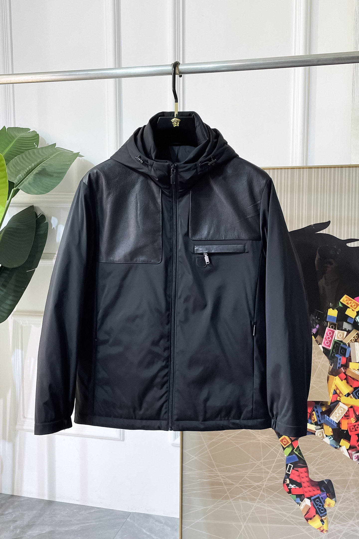 NO:655030,Genia -  2025 winter hot-selling boutique down jacket, high-quality design, is a must-have for any man, handsome and handsome. Heavy craftsmanship, 90 down filling, but the fashion stance remains firm, first-class texture, crisp and slim. Classic lapel down, mature and stable style, fine texture, good gloss, and very clear texture, simple and elegant style, strong fashion, version leads the current trend, the upper body effect is very good, the fabric is novel and soft to the touch  Fearless and changeable, blooming in comfort and uniqueness. Calmly and confidently walk the way of urban sportsman's spring clothing. Multi-touch fabric selection, showing the eclectic charm. The upper body will not have any wrinkles, the fit is excellent, the upper body is stylish and handsome, the customized accessories are iconic, and the details determine success or failure. Color, color, size M-3XL, can be worn up to 190 pounds.,,zegna,jackets & coats,down jacket,alexander wang19860909杰尼娅 - 2025年冬季大爆款精品羽绒服外套,高品质设计,是任何男人都必备的王牌好货,帅气爆表.重工艺直冲工艺,90绒填充,但时尚立场坚挺如故,质感一流,挺括修身.经典翻领的羽绒,成熟稳重风,质感细腻,光泽感佳,且纹理非常清晰,款式简洁大气,时尚度强、版型引领当前趋势,上身效果非常好,面料新颖,手感软 无畏多变,舒适与独特中绽放.从容、自信游走都市型男春装之道.多重触感的面料选择,彰显不拘一格的魅力上身不会有任何褶皱,版型极好,上身有型帅气,定制辅料带有标志性,细节决定成败.颜色图色 尺码M-3XL 最大可穿到190斤.,,zegna,jackets & coats,down jacket,alexander wang,Men's clothing