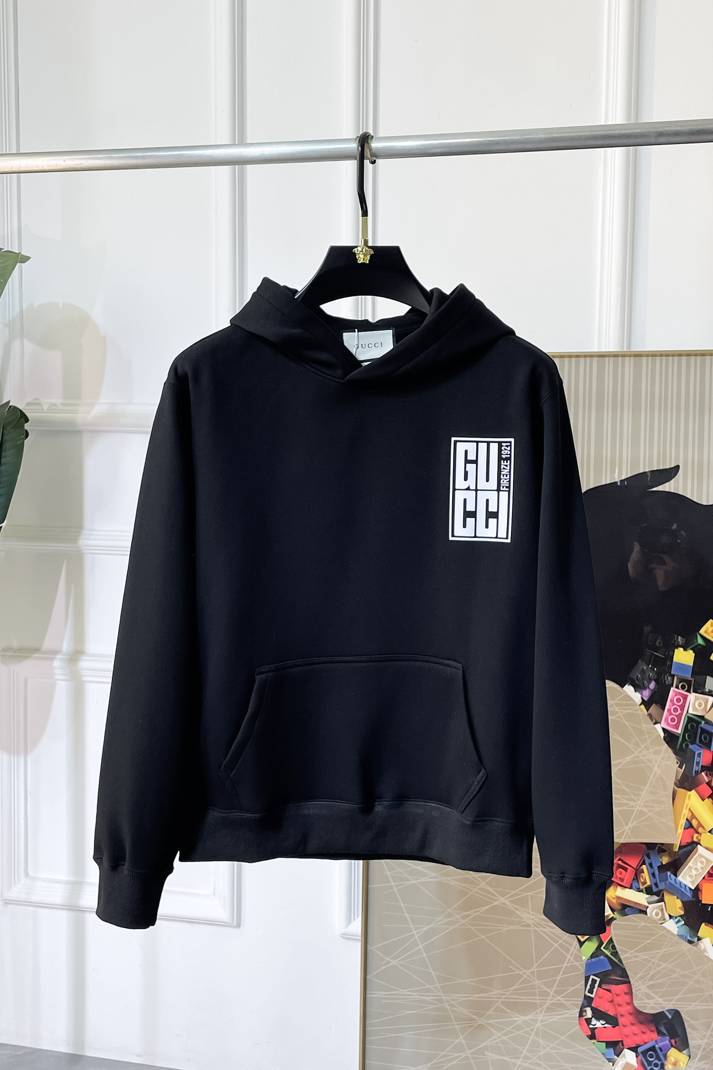 NO:652613,Gucci - ss's latest hot new style in autumn, the highest version of fashionable hooded plus fleece sweatshirt, a classic that must be released every year. Favored and respected by major celebrities, it uses high-end European cotton blended fabrics, heavy craftsmanship, original hardware accessories and logo design, soft and smooth, and dense texture!  Stylish upper body!  One of the impeccable must-have styles for autumn!  Size S-4XL can wear up to 220 pounds!  Thickened hooded size data S Length 62 Chest 106 Shoulder Width 48 Sleeve Length 56 M Length 65 Chest 112 Shoulder Width 49 Sleeve Length 58 L Length 67 Chest 118 Shoulder Width 51 Sleeve Length 61  Sleeve length 62 3XL Dress length 73 Bust 134 Shoulder width 56 Sleeve length 64 4XL Dress length 73 Bust 140 Shoulder width 58 Sleeve length 64,,hoodie,sweatshirts,hats,alexander wang19860909古奇 - ss秋季大爆新款,最高版本时尚连帽加绒卫衣、每年必出的经典之作.受各大明星的青睐推崇,精选高端欧棉混纺面料,重工艺制作,原版五金辅料logo设计,柔软顺滑,质地密实！上身时尚有型！秋季无可挑剔必选款式之一！尺码 S-4XL 最大可穿220斤！加厚连帽尺码数据 S衣长62 胸围106 肩宽48 袖长56 M衣长65 胸围112 肩宽49袖长58 L衣长67 胸围118 肩宽51 袖长61 XL 衣长69 胸围124 肩宽52 袖长62 2XL 衣长71 胸围128 肩宽55 袖长62 3XL 衣长73 胸围134 肩宽56袖长64 4XL 衣长73 胸围140 肩宽58袖长64,,hoodie,sweatshirts,hats,alexander wang,Men's clothing