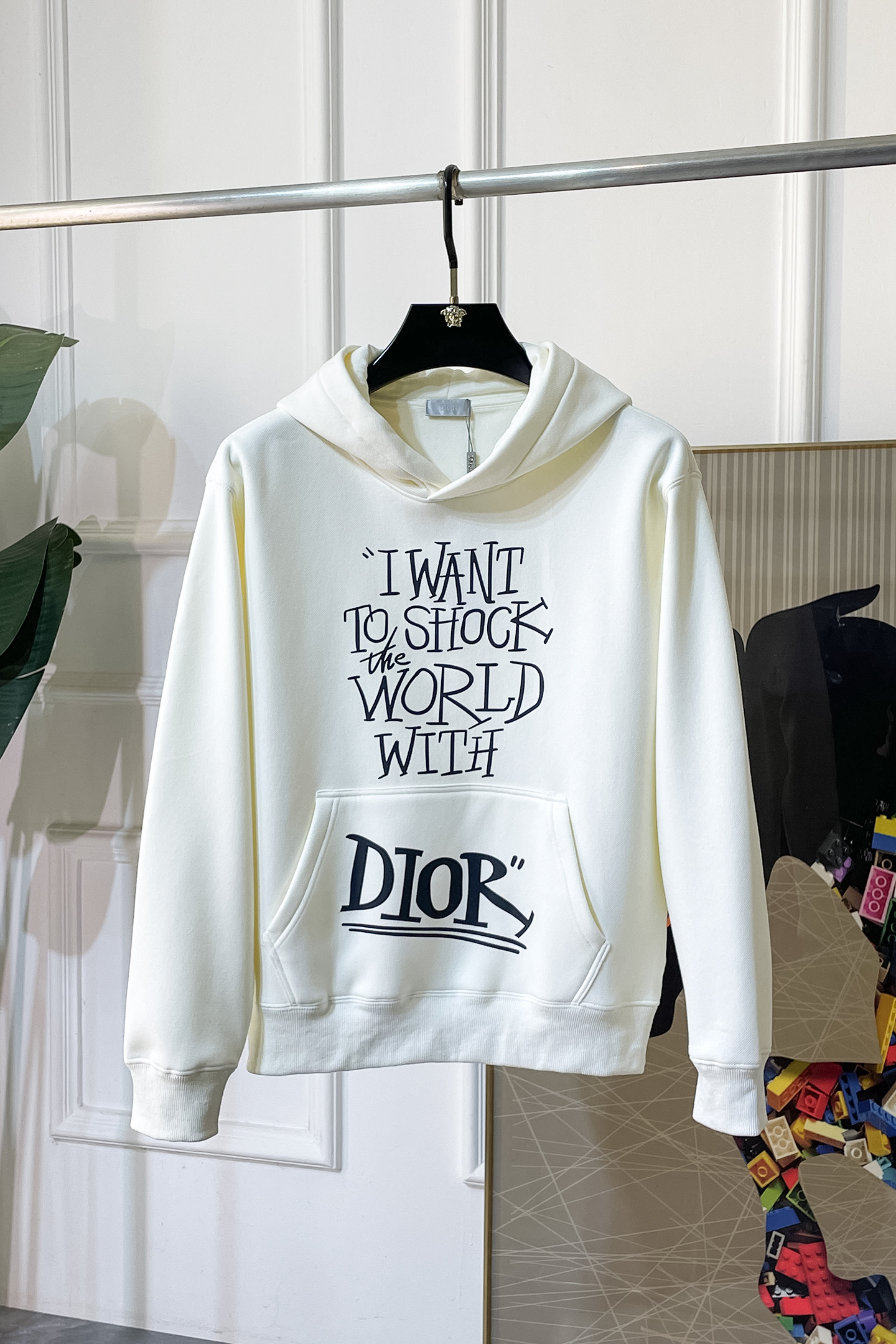 NO:652622,Dior - ss is a hot new style in autumn, the highest version of fashionable hooded plus fleece sweatshirt, a classic that must be released every year. Favored and respected by major stars, it uses high-end European cotton blended fabrics, heavy craftsmanship, original hardware accessories and logo design, soft and smooth, and dense texture!  Stylish upper body!  One of the impeccable must-have styles for autumn!  Size S-4XL can wear up to 220 pounds!  Thickened hooded size data S Length 62 Chest 106 Shoulder Width 48 Sleeve Length 56 M Length 65 Chest 112 Shoulder Width 49 Sleeve Length 58 L Length 67 Chest 118 Shoulder Width 51 Sleeve Length 61  Sleeve length 62 3XL Dress length 73 Bust 134 Shoulder width 56 Sleeve length 64 4XL Dress length 73 Bust 140 Shoulder width 58 Sleeve length 64,,dior,hoodie,sweatshirts,hats,alexander wang19860909迪奥 - ss秋季大爆新款,最高版本时尚连帽加绒卫衣、每年必出的经典之作.受各大明星的青睐推崇,精选高端欧棉混纺面料,重工艺制作,原版五金辅料logo设计,柔软顺滑,质地密实！上身时尚有型！秋季无可挑剔必选款式之一！尺码 S-4XL 最大可穿220斤！加厚连帽尺码数据 S衣长62 胸围106 肩宽48 袖长56 M衣长65 胸围112 肩宽49袖长58 L衣长67 胸围118 肩宽51 袖长61 XL 衣长69 胸围124 肩宽52 袖长62 2XL 衣长71 胸围128 肩宽55 袖长62 3XL 衣长73 胸围134 肩宽56袖长64 4XL 衣长73 胸围140 肩宽58袖长64,,dior,hoodie,sweatshirts,hats,alexander wang,Men's clothing