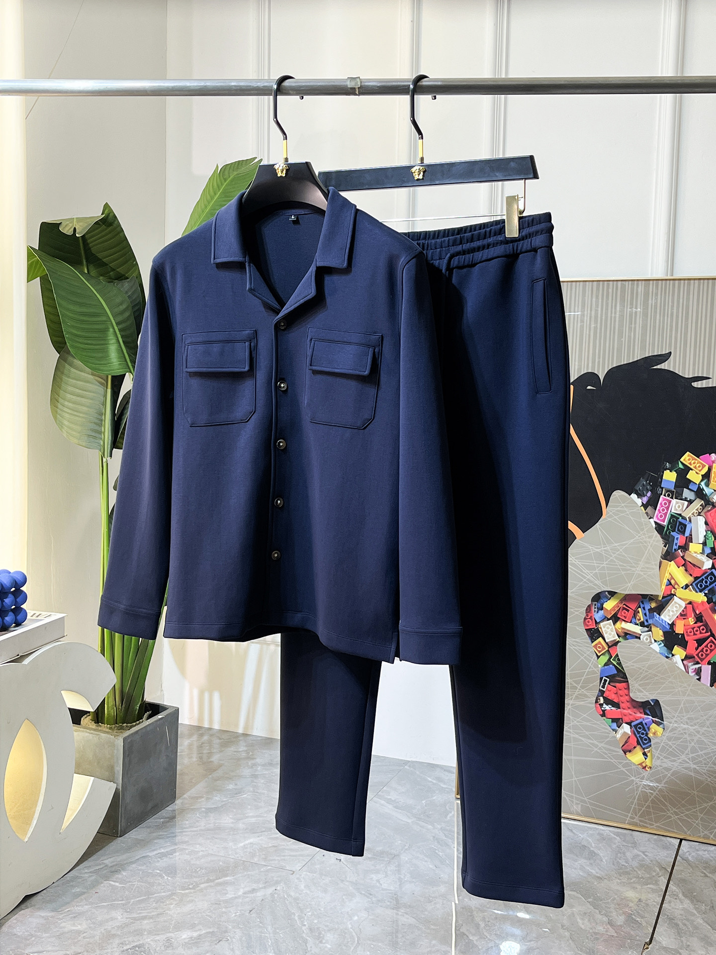 NO:683630,LP Nuoyou - 2025ss new autumn casual suit!  Celebrities’ favorite fashion-flavored casual suits are simple and elegant, designed with 11 craftsmanship on the official website!  Clean and neat tailoring, full of urban style. Exclusive top-grade customized fabrics are available. It feels soft and dry, and the upper body effect is crisp and stylish. The three-dimensional cutting technology and the version are of high standards and suitable for the benefits!  It is not tight at all, and you feel good when you put it on. With so many top-quality raw materials, it creates a high-end product with unparalleled value. It is the first choice for high-end fashion people with complete three standards, and the upper body effect is super good-looking!  Size:M-4XL,,loro piana,19860909LP诺悠 - 2025ss秋装新品休闲套装！明星最爱时装味休闲套装 简单大方,官网11工艺设计！干净利落剪裁 都市风十足 可供独家顶级定制面料,手感软糯干爽,上身效果挺括有型.立体裁剪工艺,版型上都是高标准,恰当好处的廓型版！又恰恰不紧绷,穿上心情就好,如此众多的顶级原料,打造出价值感无与伦比的高端产品,三标齐全高端潮流时尚人士首选,上身效果超级好看！码数:M-4XL,,loro piana,,Men's clothing