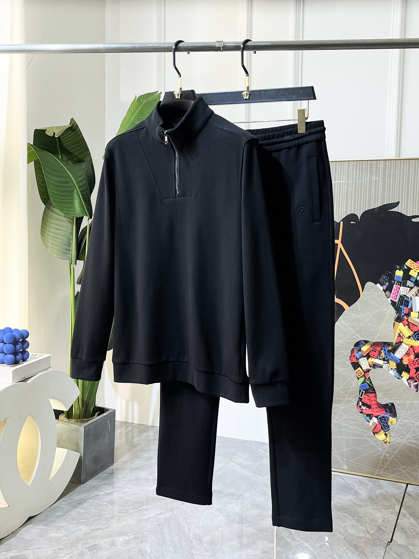 NO:683636,Zegna - 2025ss new autumn casual suits!  Celebrities’ favorite fashion-flavored casual suits are simple and elegant, designed with 11 craftsmanship on the official website!  Clean and neat tailoring, full of urban style. Exclusive top-grade customized fabrics are available. It feels soft and dry, and the upper body effect is crisp and stylish. The three-dimensional cutting technology and the version are of high standards and suitable for the benefits!  It is not tight at all, and you feel good when you put it on. With so many top-quality raw materials, it creates a high-end product with unparalleled value. It is the first choice for high-end fashion people with complete three standards, and the upper body effect is super good-looking!  Size:M-4XL,,zegna,19860909杰尼娅 - 2025ss秋装新品休闲套装！明星最爱时装味休闲套装 简单大方,官网11工艺设计！干净利落剪裁 都市风十足 可供独家顶级定制面料,手感软糯干爽,上身效果挺括有型.立体裁剪工艺,版型上都是高标准,恰当好处的廓型版！又恰恰不紧绷,穿上心情就好,如此众多的顶级原料,打造出价值感无与伦比的高端产品,三标齐全高端潮流时尚人士首选,上身效果超级好看！码数:M-4XL,,zegna,,Men's clothing