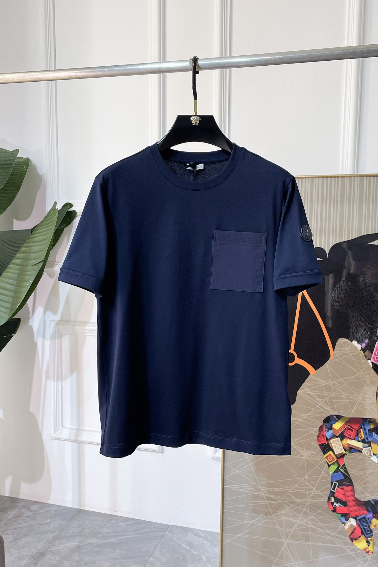 NO:685407,Mouth Mouth - 2026ss Year of the Horse spring and summer high-quality short-sleeved T-shirts. Official website synchronization. High-end quality. Customized top-grade mercerized cotton fabric, 1:1 production by top manufacturers, fashionable brand heavy craftsmanship logo design, soft and delicate feel. Skin-friendly and comfortable to wear. Versatile and casual. The upper body is very good. Handsome. A must-have for trendy men. Sizes M-3XL. Can wear up to 200 pounds!  ,,Moncler,T-shirt,tees,t-shirt,19860909蒙口 - 2026ss马年贺岁款春夏精品短袖T恤 官网同步 高端品质 定制顶级丝光棉面料,顶级大厂1:1制作,时尚大牌重工艺logo设计,手感柔软细腻 穿着亲肤舒适 百搭休闲 上身非常赞 帅气 潮男必备品 尺码M-3XL 最大可穿200斤！,,Moncler,T-shirt,tees，t-shirt,,Men's clothing