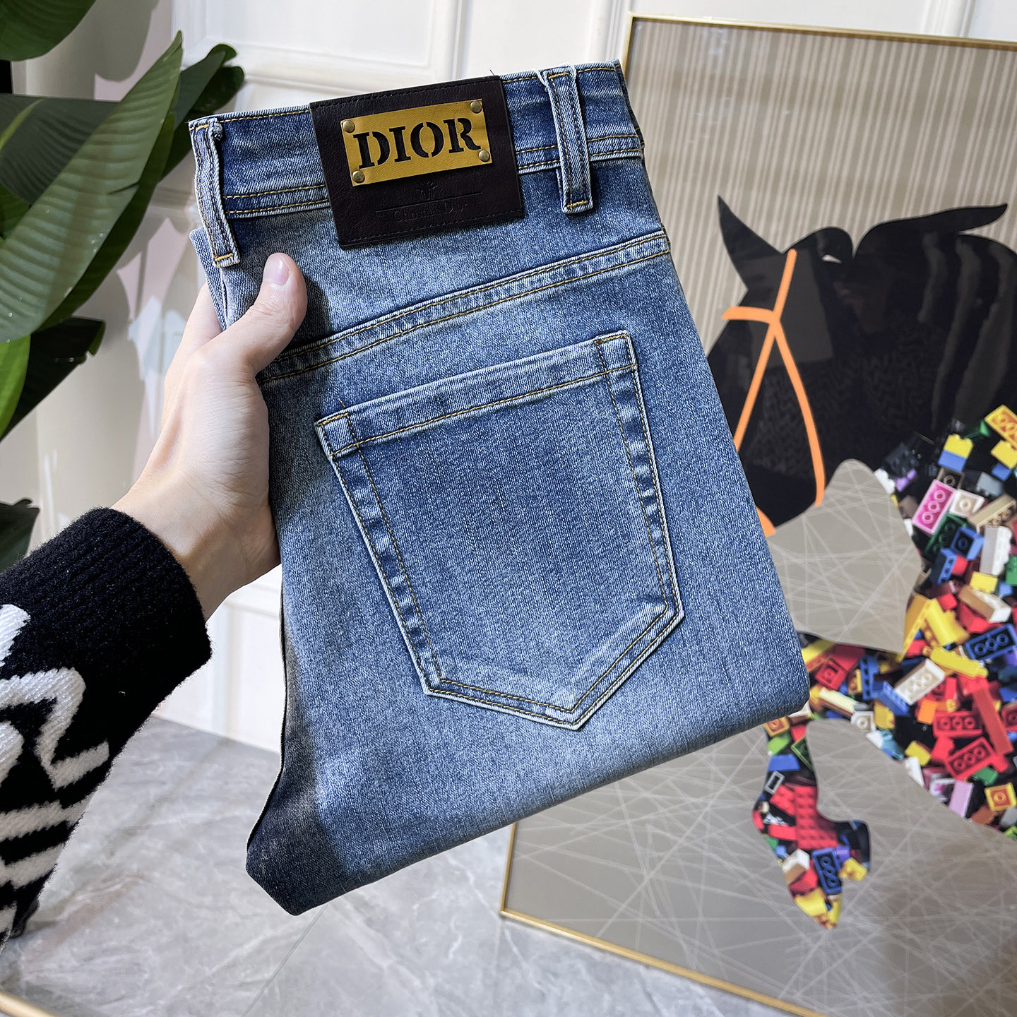 NO:726990,Dior - SS Year of the Snake Autumn and Winter Jeans. Original 1:1 production, the perfect choice for daily necessities, simple and stylish, custom imported denim fabric, heavy washing process, complex workmanship and exquisite craftsmanship. Easily cater to the needs of the four seasons, soft and elastic to the touch, smooth and neat, original accessories and hardware, comfortable upper body, very easy to wear and durable, size 29-38, dior, jeans,19860909年后退换迪奥 - ss蛇年秋冬牛仔裤.原单1:1制作,日常必备的完美之选,简单大气亦时尚有型,定制进口丹宁面料 ,重工洗水工艺,做工复杂工艺精湛.轻松迎合四季需要,手感柔软带弹力,流畅利落,原版辅料五金,上身舒适非常易搭耐看码数29-38,,dior,jeans,,Men's clothing