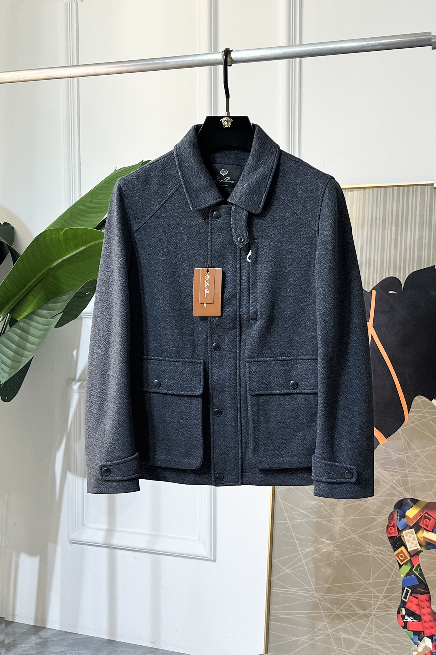 NO:682180,LP Noyo - ss autumn and winter hot-selling premium wool jacket, customized with high-quality polyester fiber fabric!  Logo design with top fashion big-name elements, complete with three standards!  Original hardware accessories, smooth lines, exquisite craftsmanship, awesome upper body shape, comfortable fabrics, windproof and warm, it is very fashionable, handsome and a must-have for casual and fashionable men with any combination!  Sizes M-3XL can fit up to 190 pounds!  ,,loro piana,jackets & coats,jackets & coats,19860909LP诺悠 - ss秋冬大爆款精品羊毛夹克外套,定制高品质聚酯纤维面料！顶级时尚大牌元素logo设计,三标齐全！原版五金辅料,线条流畅,工艺精致,上身版型超赞,面料舒适,挡风保暖,随意搭配都非常时尚帅气休闲时尚男仕必备款哦！尺码M-3XL 最大可穿190斤！,,loro piana,jackets & coats,jackets & coats,,Men's clothing