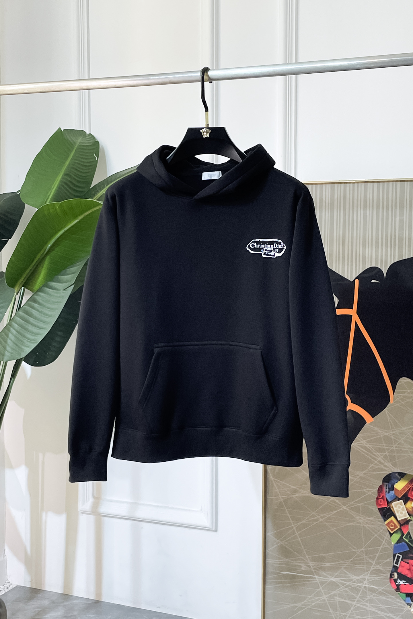 NO:690983,Dior - 2025ss autumn hot new style, the highest version of fashionable hooded plus fleece sweatshirt, a must-have classic every year. Favored and respected by major stars, it uses high-end European cotton blended fabrics, heavy craftsmanship, original hardware accessories and logo design, soft and smooth, and dense texture!  Stylish upper body!  One of the impeccable must-have styles for autumn!  Size S-4XL can wear up to 220 pounds!  Thickened hooded size data S Length 62 Chest 106 Shoulder Width 48 Sleeve Length 56 M Length 65 Chest 112 Shoulder Width 49 Sleeve Length 58 L Length 67 Chest 118 Shoulder Width 51 Sleeve Length 61  Sleeve length 62 3XL Dress length 73 Bust 134 Shoulder width 56 Sleeve length 64 4XL Dress length 73 Bust 140 Shoulder width 58 Sleeve length 64,,dior,hoodie,sweatshirts,hats,19860909迪奥 - 2025ss秋季大爆新款,最高版本时尚连帽加绒卫衣、每年必出的经典之作.受各大明星的青睐推崇,精选高端欧棉混纺面料,重工艺制作,原版五金辅料logo设计,柔软顺滑,质地密实！上身时尚有型！秋季无可挑剔必选款式之一！尺码 S-4XL 最大可穿220斤！加厚连帽尺码数据 S衣长62 胸围106 肩宽48 袖长56 M衣长65 胸围112 肩宽49袖长58 L衣长67 胸围118 肩宽51 袖长61 XL 衣长69 胸围124 肩宽52 袖长62 2XL 衣长71 胸围128 肩宽55 袖长62 3XL 衣长73 胸围134 肩宽56袖长64 4XL 衣长73 胸围140 肩宽58袖长64,,dior,hoodie,sweatshirts,hats,,Men's clothing