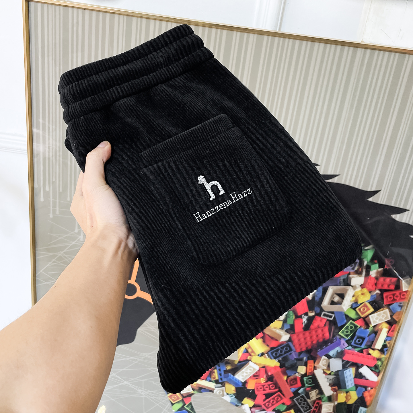 NO:690992,Hermès - 2025ss autumn and winter counters simultaneously popular thick velvet casual pants. This season's must-have versatile style, the upper body is extremely outstanding, super versatile style, 1:1 replica of the original version, complete with three labels!  The counter is designed with the latest fashion elements, imported custom-woven high-quality European cotton fabrics, with super good styles, a must-have for casual fashion!  Highly recommended, sizes 29-38, hermes,19860909爱玛仕 - 2025ss秋冬专柜同步爆款厚款加绒休闲裤,本季必入百搭款式,上身极为出挑,超级百搭款 ,原版1:1复刻,三标齐全！专柜最新时尚元素设计,进口定织高品质欧棉面料,版型超好,休闲时尚必备！强烈推荐款 尺码 29-38,,hermes,,Men's clothing