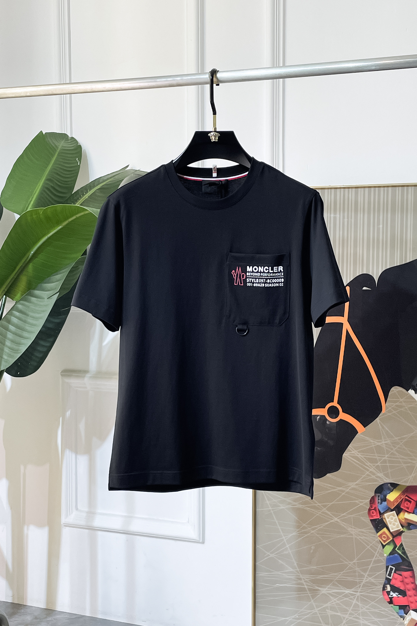 NO:691919,Mouth Mouth - 2026ss Year of the Horse spring and summer high-quality short-sleeved T-shirts. Official website synchronization. High-end quality. Customized top-grade mercerized cotton fabric, 1:1 production by top manufacturers, fashionable brand heavy craftsmanship logo design, soft and delicate feel. Skin-friendly and comfortable to wear. Versatile and casual. The upper body is very good. Handsome. A must-have for trendy men. Sizes M-3XL. Can wear up to 200 pounds!  ,,Moncler,T-shirt,tees,t-shirt,19860909蒙口 - 2026ss马年贺岁款春夏精品短袖T恤 官网同步 高端品质 定制顶级丝光棉面料,顶级大厂1:1制作,时尚大牌重工艺logo设计,手感柔软细腻 穿着亲肤舒适 百搭休闲 上身非常赞 帅气 潮男必备品 尺码M-3XL 最大可穿200斤！,,Moncler,T-shirt,tees，t-shirt,,Men's clothing