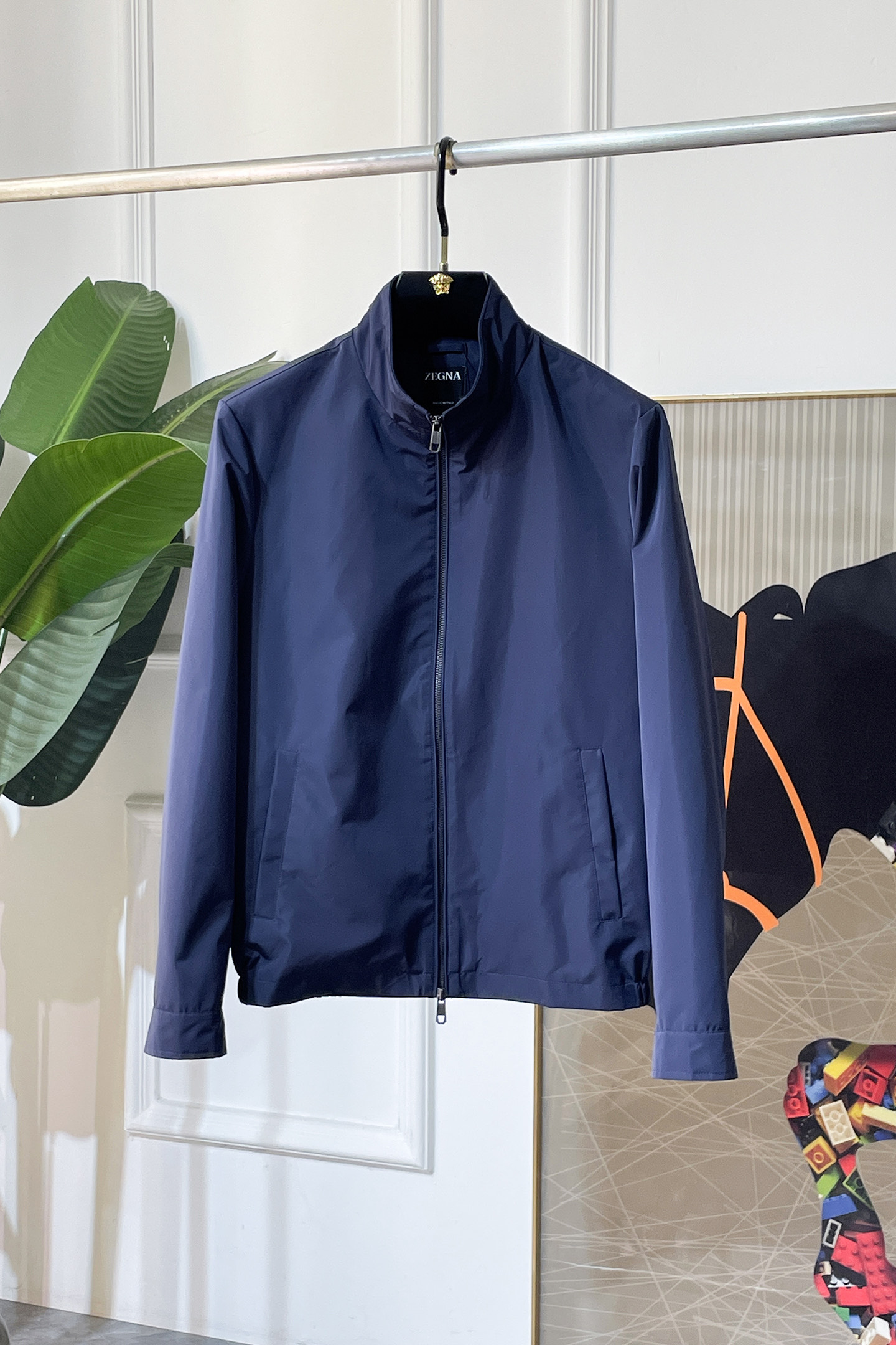 NO:691007,Zegna - 2026ss Year of the Horse Spring Jacket, customized with high-quality polyester fiber fabric!  Logo design with top fashion big-name elements, complete with three standards!  Original hardware accessories, smooth lines, exquisite craftsmanship, awesome upper body shape, comfortable fabrics, windproof and warm, it is very fashionable, handsome and a must-have for casual and fashionable men with any combination!  Sizes M-4XL can fit up to 200 pounds!  ,,zegna,jackets & coats,jackets & coats,19860909杰尼娅 - 2026ss马年贺岁款春装夹克外套,定制高品质聚酯纤维面料！顶级时尚大牌元素logo设计,三标齐全！原版五金辅料,线条流畅,工艺精致,上身版型超赞,面料舒适,挡风保暖,随意搭配都非常时尚帅气休闲时尚男仕必备款哦！尺码M-4XL 最大穿200斤！,,zegna,jackets & coats,jackets & coats,,Men's clothing