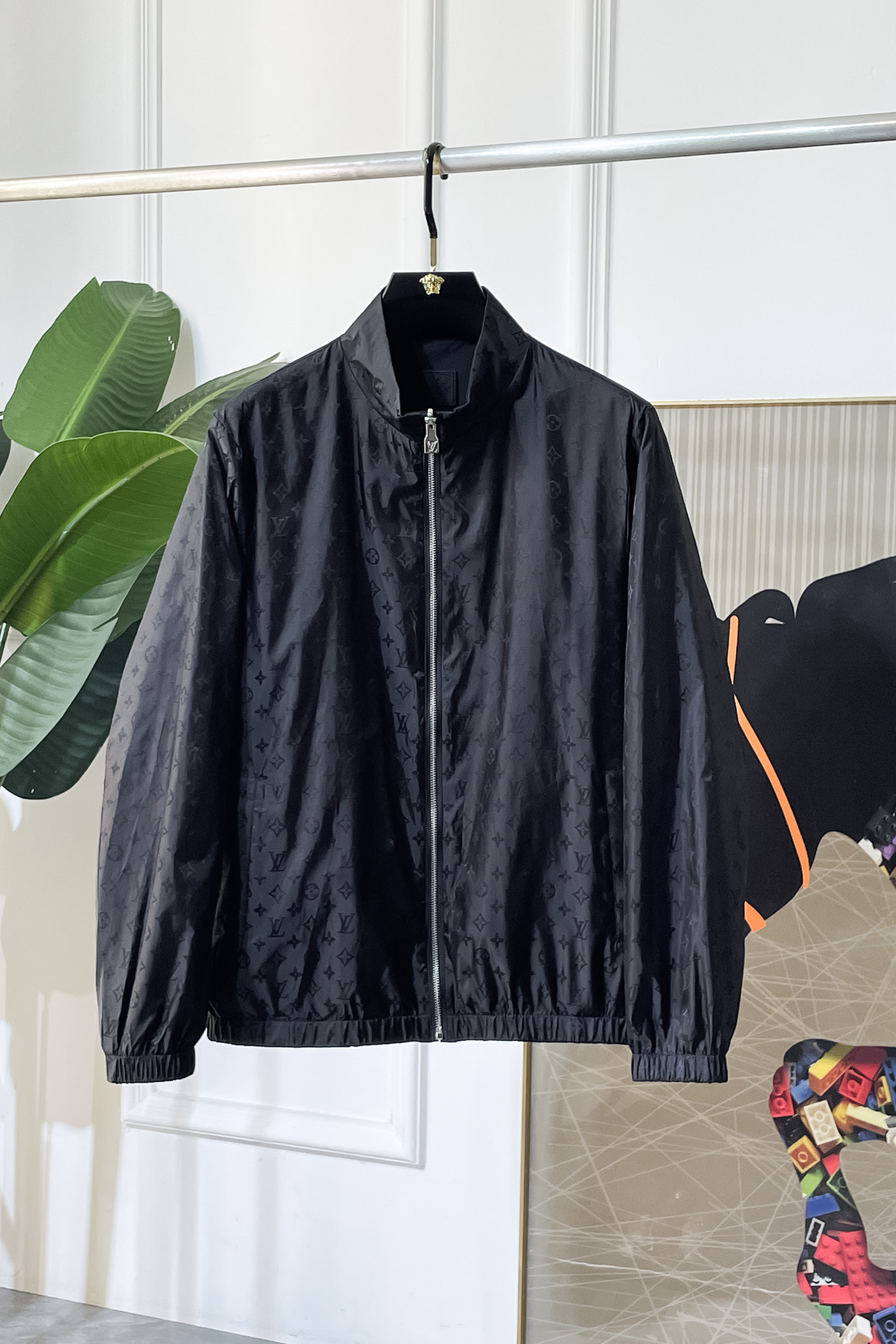 NO:691009,Zegna - 2026ss Year of the Horse Spring Reversible Jacket, customized with high-quality polyester fiber fabric!  Logo design with top fashion big-name elements, complete with three standards!  Original hardware accessories, smooth lines, exquisite craftsmanship, awesome upper body shape, comfortable fabrics, windproof and warm, it is very fashionable, handsome and a must-have for casual and fashionable men with any combination!  Sizes M-4XL can fit up to 200 pounds!  ,,zegna,jackets & coats,jackets & coats,19860909杰尼娅 - 2026ss马年贺岁款春装双面穿夹克外套,定制高品质聚酯纤维面料！顶级时尚大牌元素logo设计,三标齐全！原版五金辅料,线条流畅,工艺精致,上身版型超赞,面料舒适,挡风保暖,随意搭配都非常时尚帅气休闲时尚男仕必备款哦！尺码M-4XL 最大穿200斤！,,zegna,jackets & coats,jackets & coats,,Men's clothing