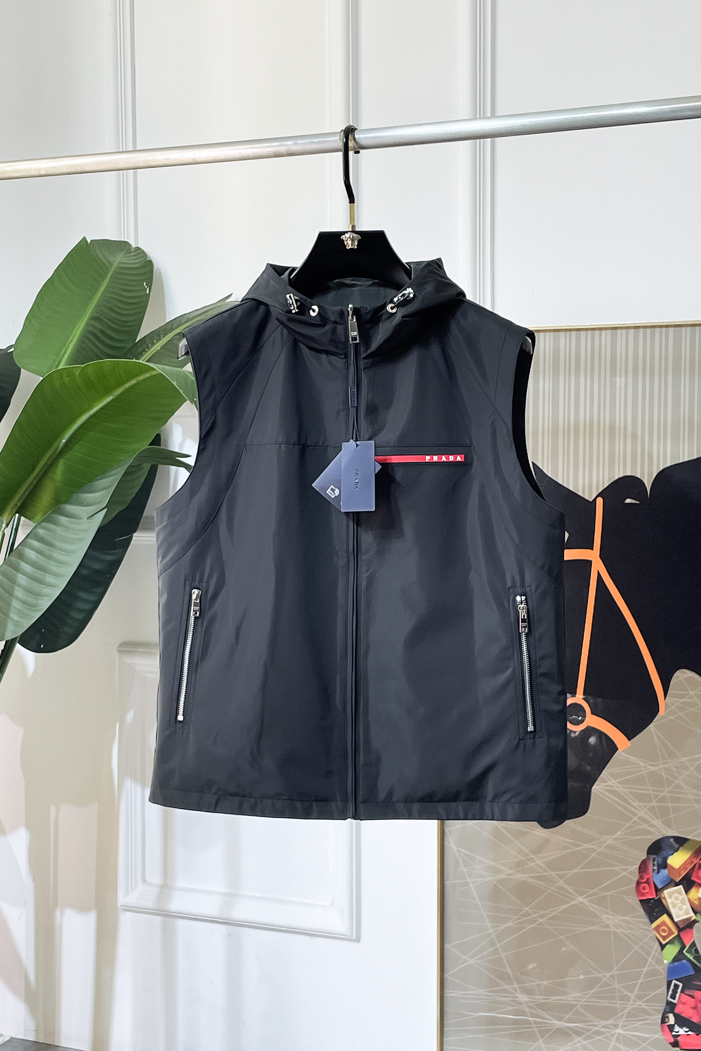 NO:691015,Prada - 2026ss Year of the Horse Spring Reversible Jacket, customized with high-quality polyester fiber fabric!  Logo design with top fashion big-name elements, complete with three standards!  Original hardware accessories, smooth lines, exquisite craftsmanship, awesome upper body shape, comfortable fabrics, windproof and warm, it is very fashionable, handsome and a must-have for casual and fashionable men with any combination!  Sizes M-4XL can fit up to 200 pounds!  ,,prada,jackets & coats,jackets & coats,19860909普拉达 - 2026ss马年贺岁款春装双面穿夹克外套,定制高品质聚酯纤维面料！顶级时尚大牌元素logo设计,三标齐全！原版五金辅料,线条流畅,工艺精致,上身版型超赞,面料舒适,挡风保暖,随意搭配都非常时尚帅气休闲时尚男仕必备款哦！尺码M-4XL 最大穿200斤！,,prada,jackets & coats,jackets & coats,,Men's clothing