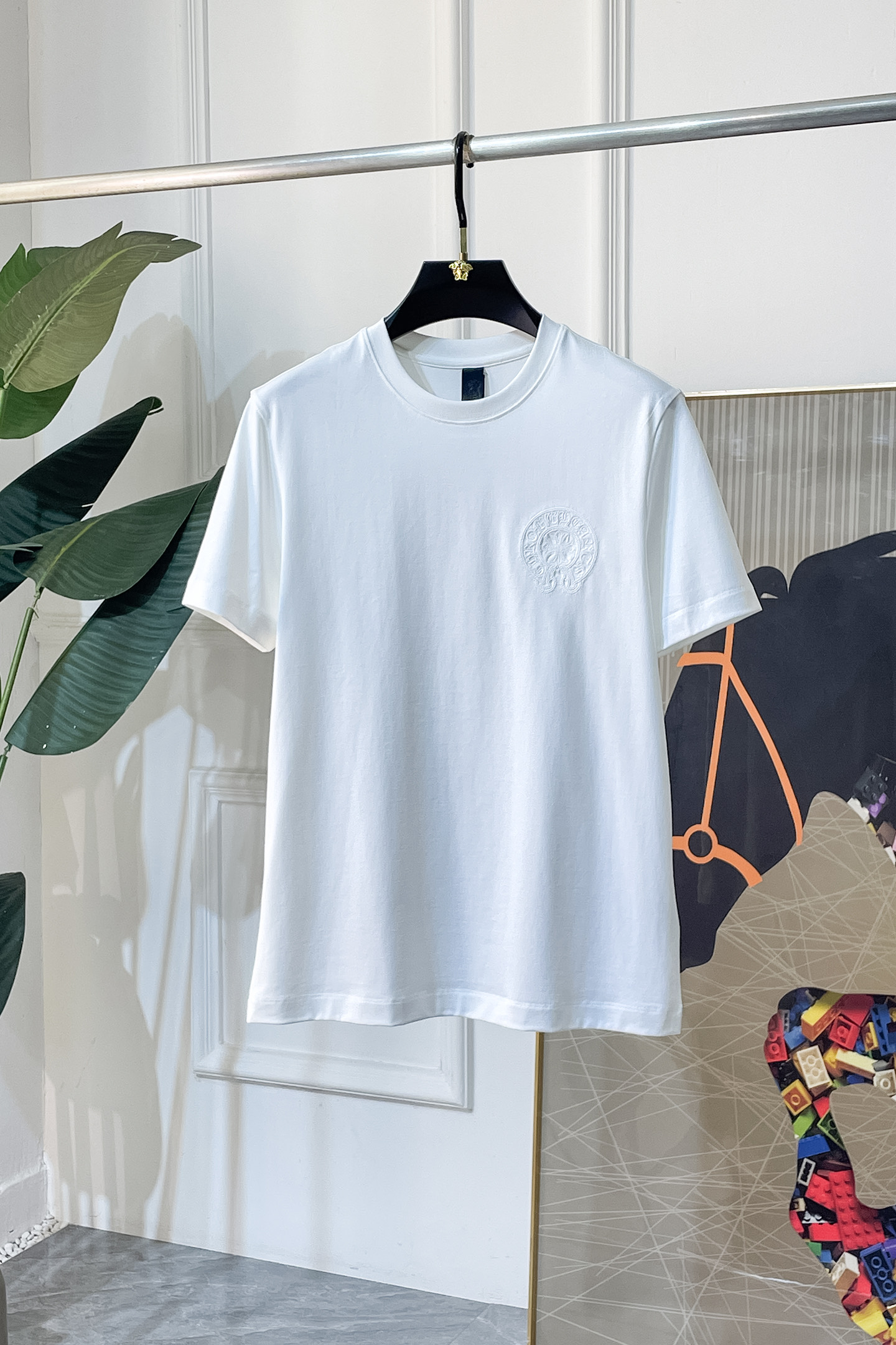 NO:727017,Replacement Croxin after the New Year - 2026ss Year of the Horse Spring and Summer premium short-sleeved T-shirts. Official website synchronization. High-end quality. Customized top-grade mercerized cotton fabric, 1:1 production by top manufacturers, fashionable brand heavy craftsmanship logo design, soft and delicate feel. Skin-friendly and comfortable to wear. Versatile and casual. The upper body is very good. Handsome. A must-have for trendy men. Size M-3XL. Can wear up to 200 pounds!  ,,chrome hearts,T-shirt,tees,t-shirt,19860909年后退换克罗芯 - 2026ss马年贺岁款春夏精品短袖T恤 官网同步 高端品质 定制顶级丝光棉面料,顶级大厂1:1制作,时尚大牌重工艺logo设计,手感柔软细腻 穿着亲肤舒适 百搭休闲 上身非常赞 帅气 潮男必备品 尺码M-3XL 最大可穿200斤！,,chrome hearts,T-shirt,tees，t-shirt,,Men's clothing