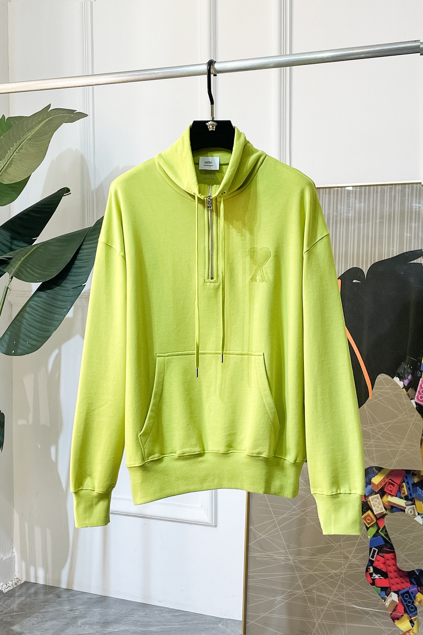 NO:727046,After the year, Amy-ss is a hot new model in autumn, the highest version of fashionable hooded sweatshirt, a classic that must be released every year. Favored and respected by major stars, it uses high-end European cotton blended fabrics, heavy craftsmanship, original hardware accessories logo design, soft and smooth, and dense texture!  Stylish upper body!  One of the impeccable must-have styles for autumn!  S-XXL can wear up to 200 pounds!  ,,amiri,hoodie,sweatshirts,hats,19860909年后退换艾米- ss秋季大爆新款,最高版本时尚连帽卫衣、每年必出的经典之作.受各大明星的青睐推崇,精选高端欧棉混纺面料,重工艺制作,原版五金辅料logo设计,柔软顺滑,质地密实！上身时尚有型！秋季无可挑剔必选款式之一！S-XXL 最大可穿200斤！,,amiri,hoodie,sweatshirts,hats,,Men's clothing