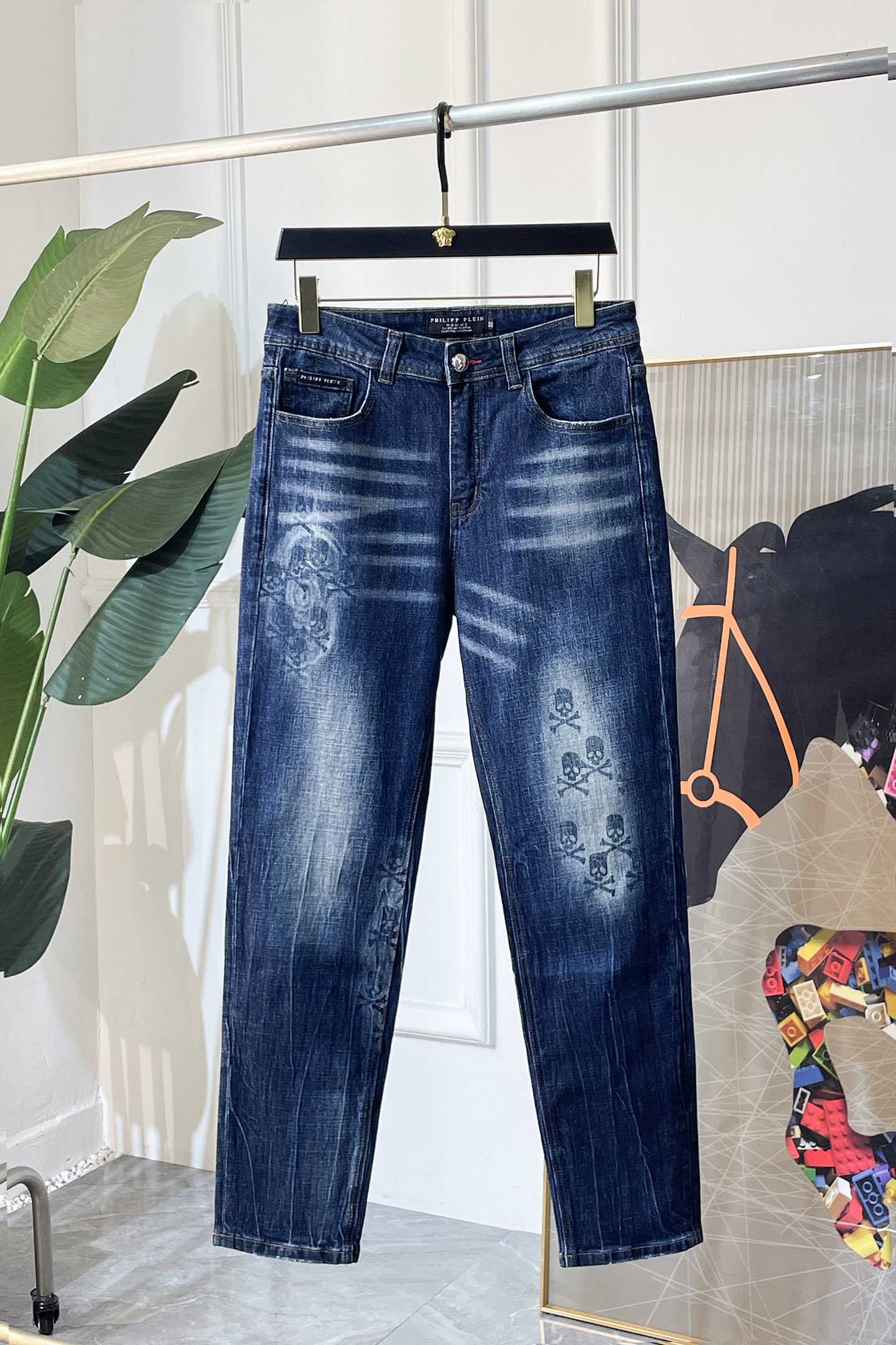 NO:727007,Replacement Pp after the year - 2026ss autumn and winter jeans. Original 1:1 production, a perfect choice for daily necessities, simple and elegant, fashionable and stylish, customized imported denim fabric, heavy washing process, complex workmanship and exquisite craftsmanship. Easily cater to the needs of the four seasons, soft and elastic to the touch, smooth and neat, original accessories and hardware, comfortable upper body, very easy to wear and durable, code number 29-38,,jeans,19860909年后退换Pp- 2026ss年秋冬牛仔裤.原单1:1制作,日常必备的完美之选,简单大气亦时尚有型,定制进口丹宁面料 ,重工洗水工艺,做工复杂工艺精湛.轻松迎合四季需要,手感柔软带弹力,流畅利落,原版辅料五金,上身舒适非常易搭耐看码数29-38,,jeans,,Men's clothing